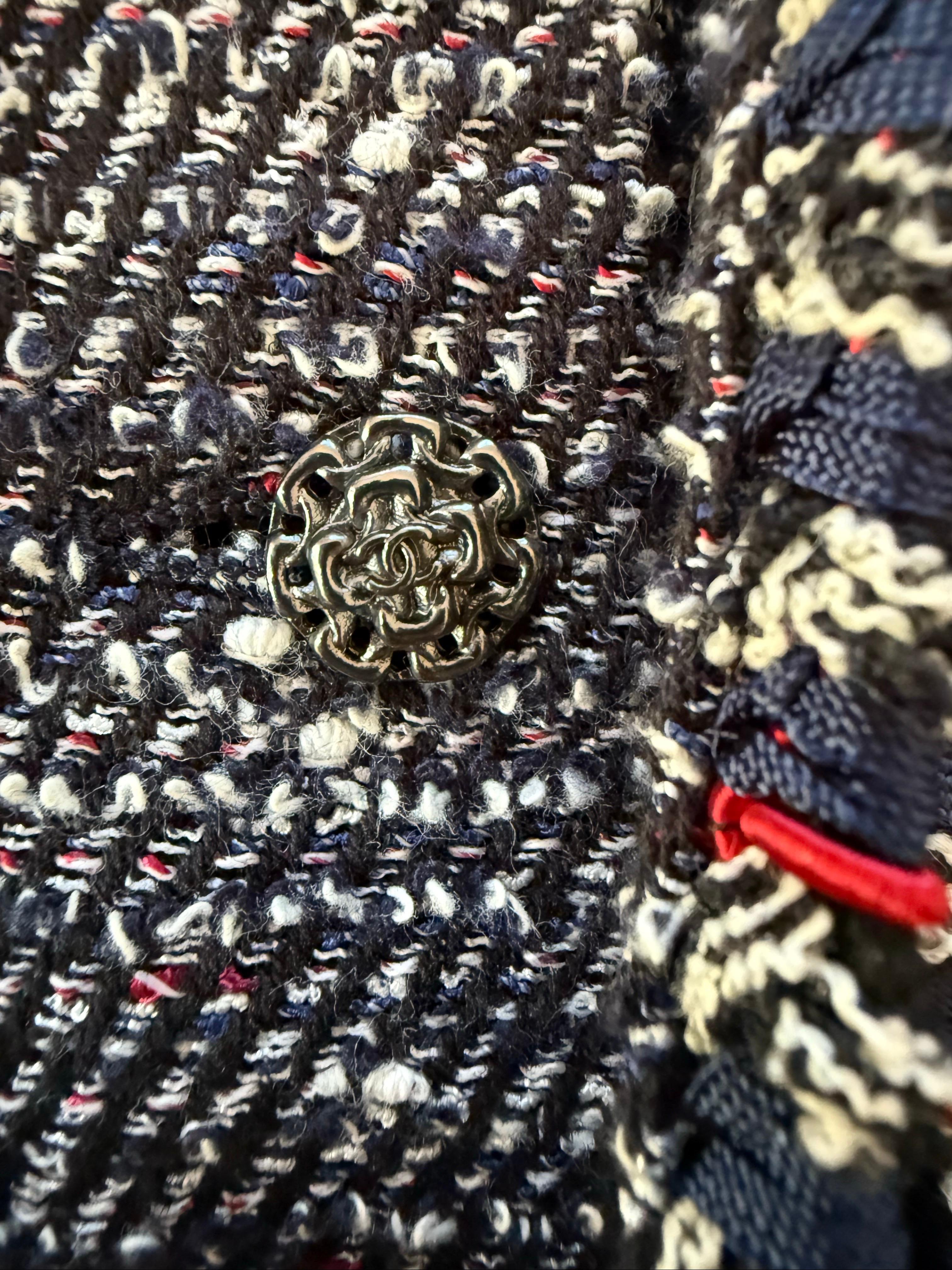 CHANEL Karl Lagerfeld Spring 2010 Fringed Bouclé Tweed Jacket w/Camellia Buttons For Sale 2