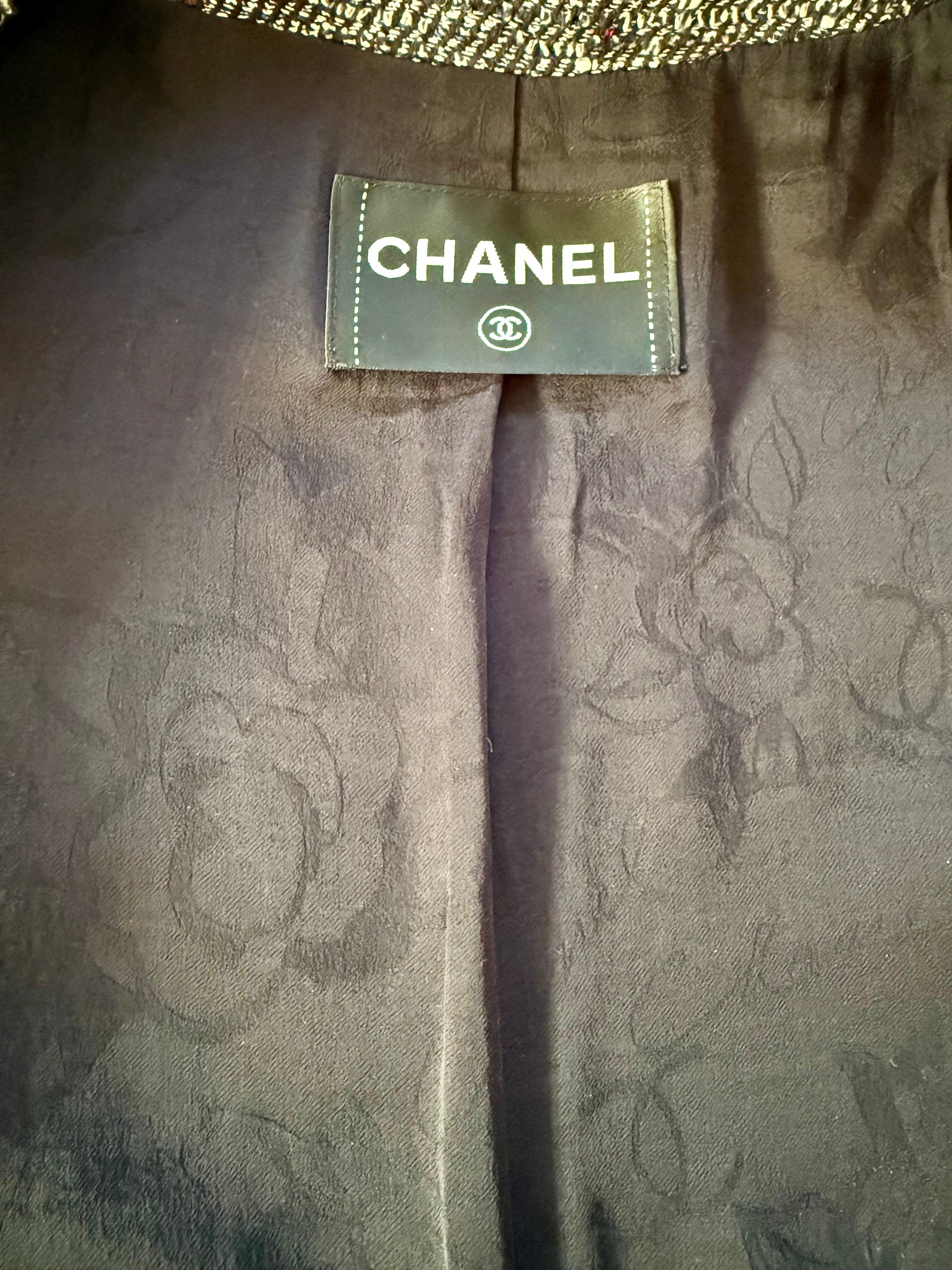 CHANEL Karl Lagerfeld Spring 2010 Fringed Bouclé Tweed Jacket w/Camellia Buttons For Sale 4