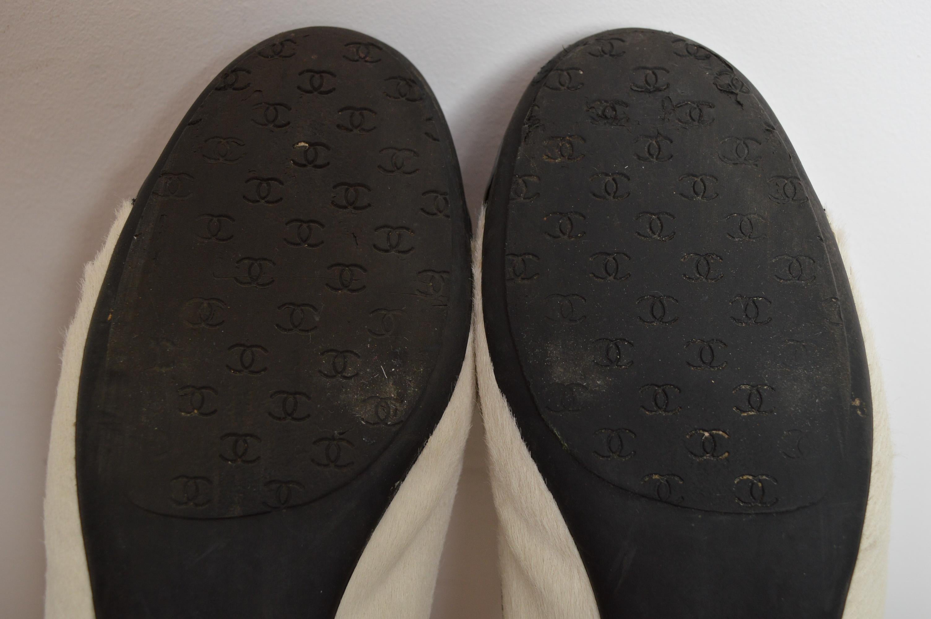Chanel Karl Lagerfeld for Chanel Y2k in pelle di pony bianca e vernice nera, ballerina in pelle in vendita 9