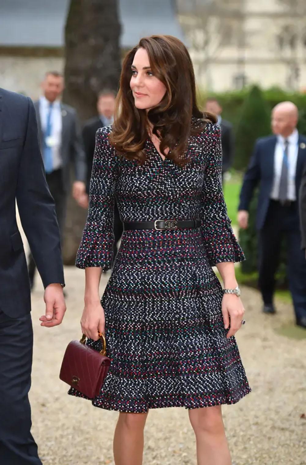 Women's or Men's Chanel Kate Middleton Style Black Tweed Jacket