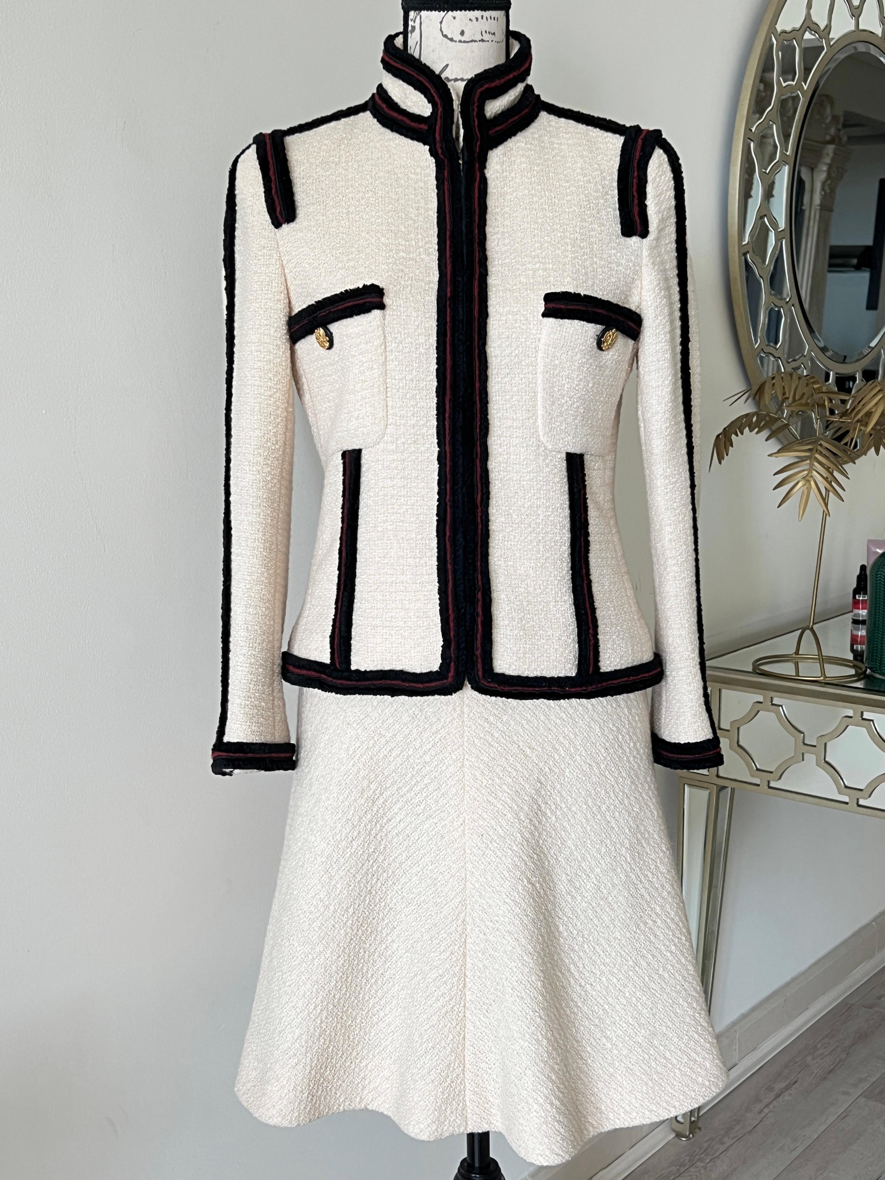 Chanel Kate Moss Iconic CC Anzug aus Tweed mit Knöpfen im Angebot 8