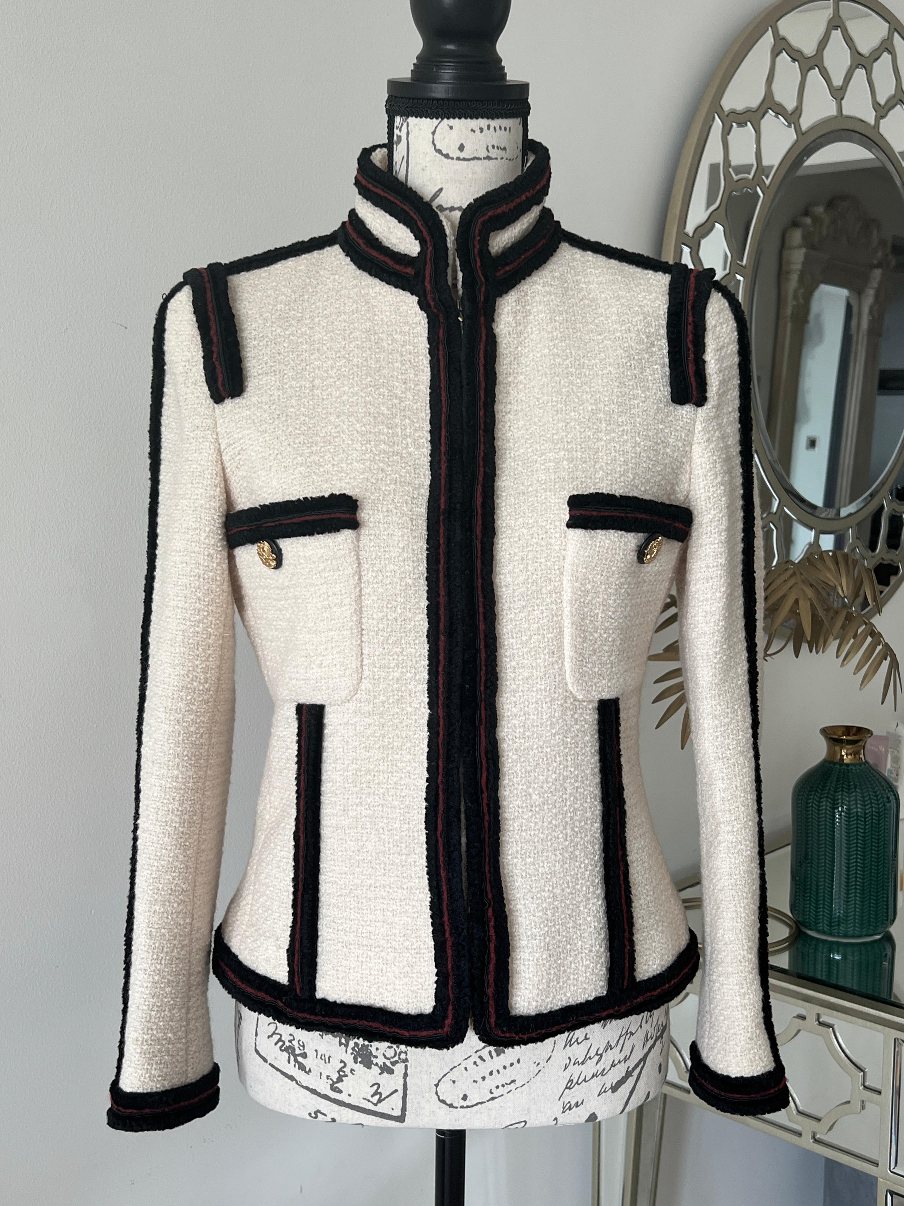 Chanel Kate Moss Iconic CC Anzug aus Tweed mit Knöpfen im Angebot 12
