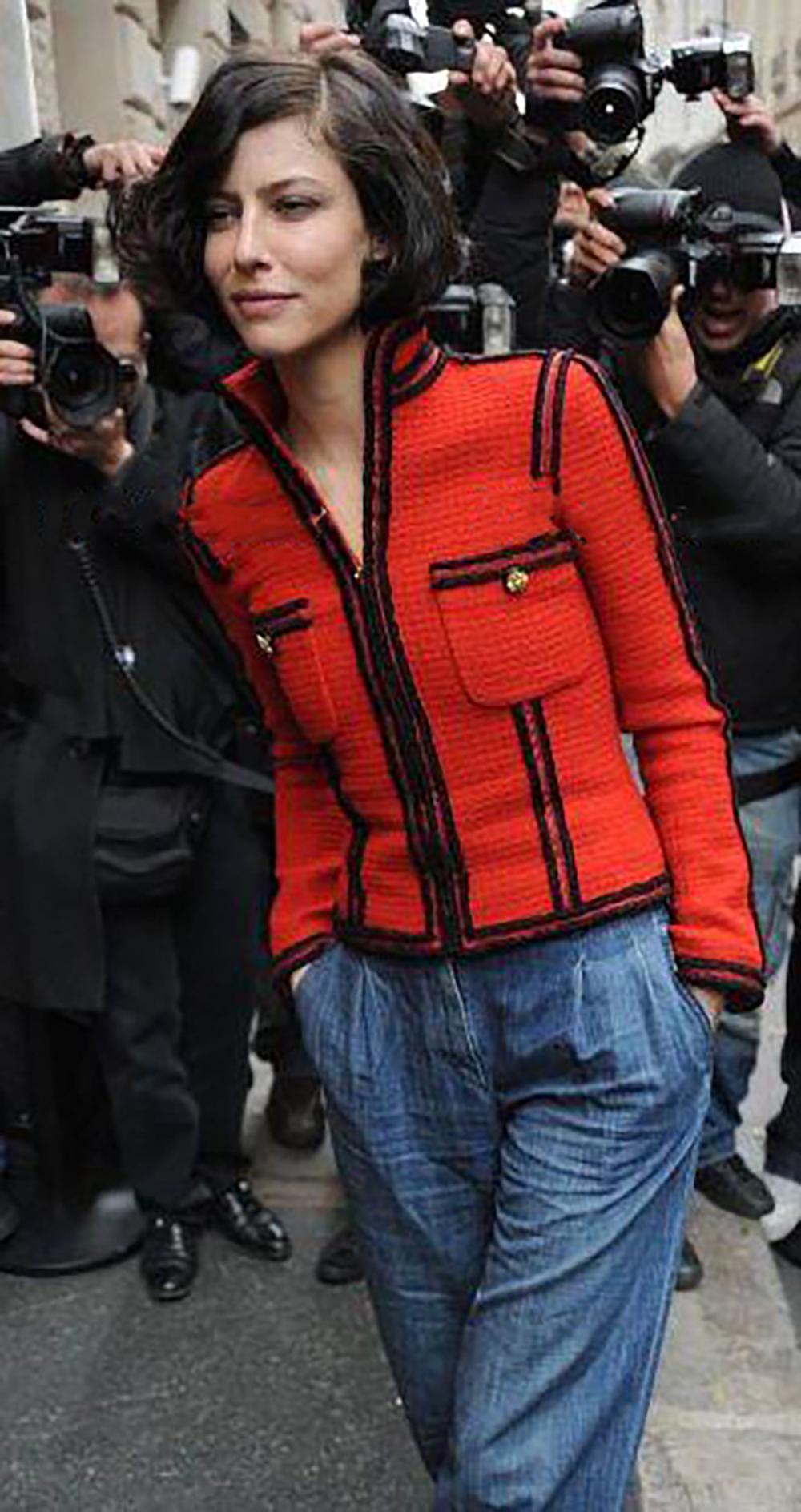 Chanel Kate Moss Iconic CC Anzug aus Tweed mit Knöpfen im Angebot 2
