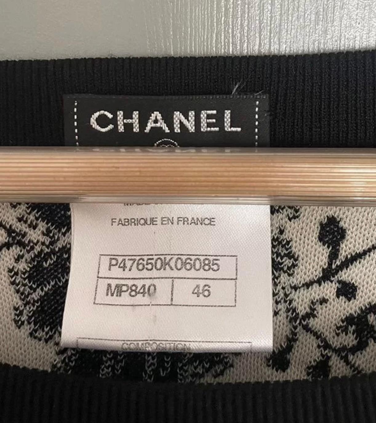 Chanel - Pull camélias style Katy Perry avec logo CC en vente 4