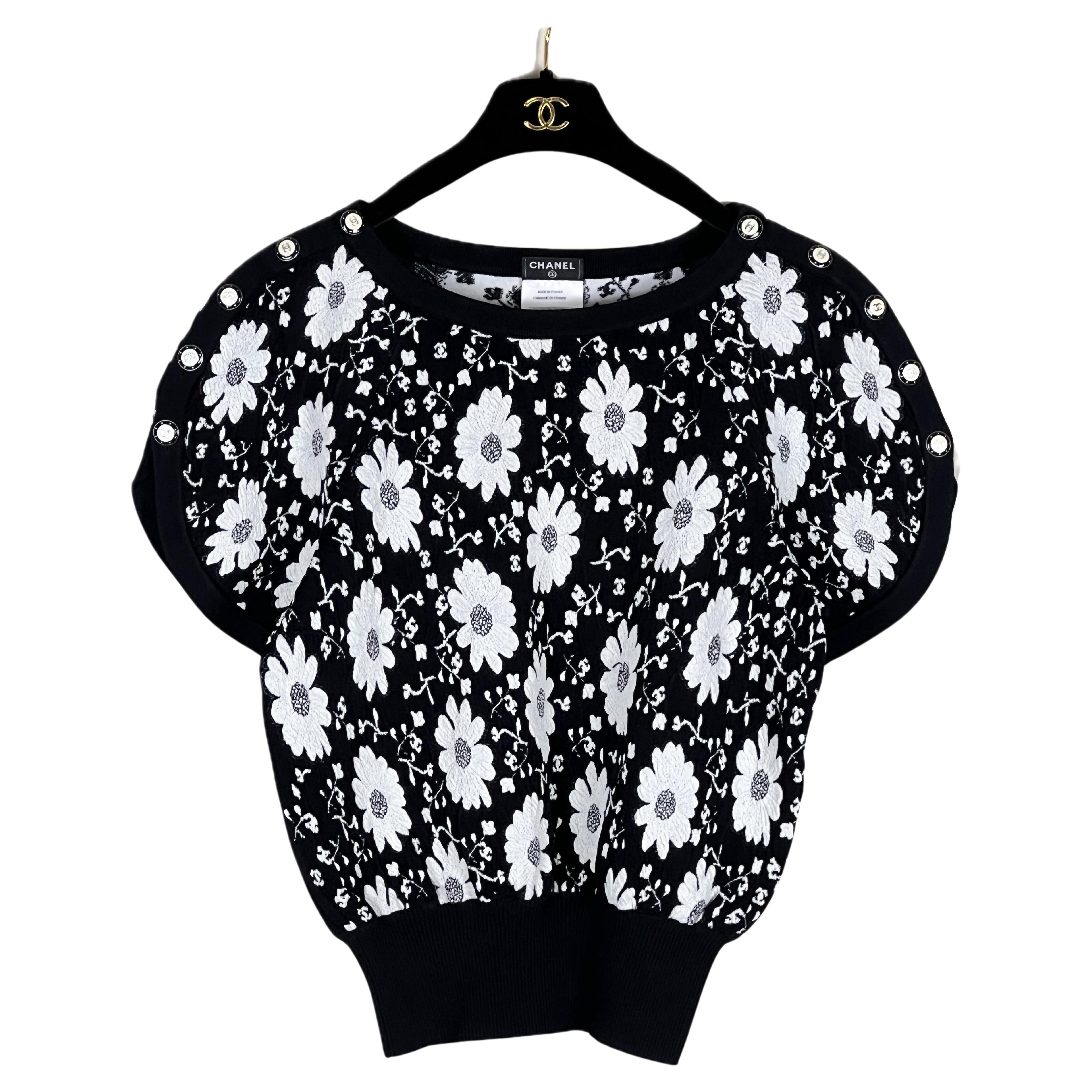 Chanel Katy Perry Stil CC Logo Kamelias Pullover im Angebot