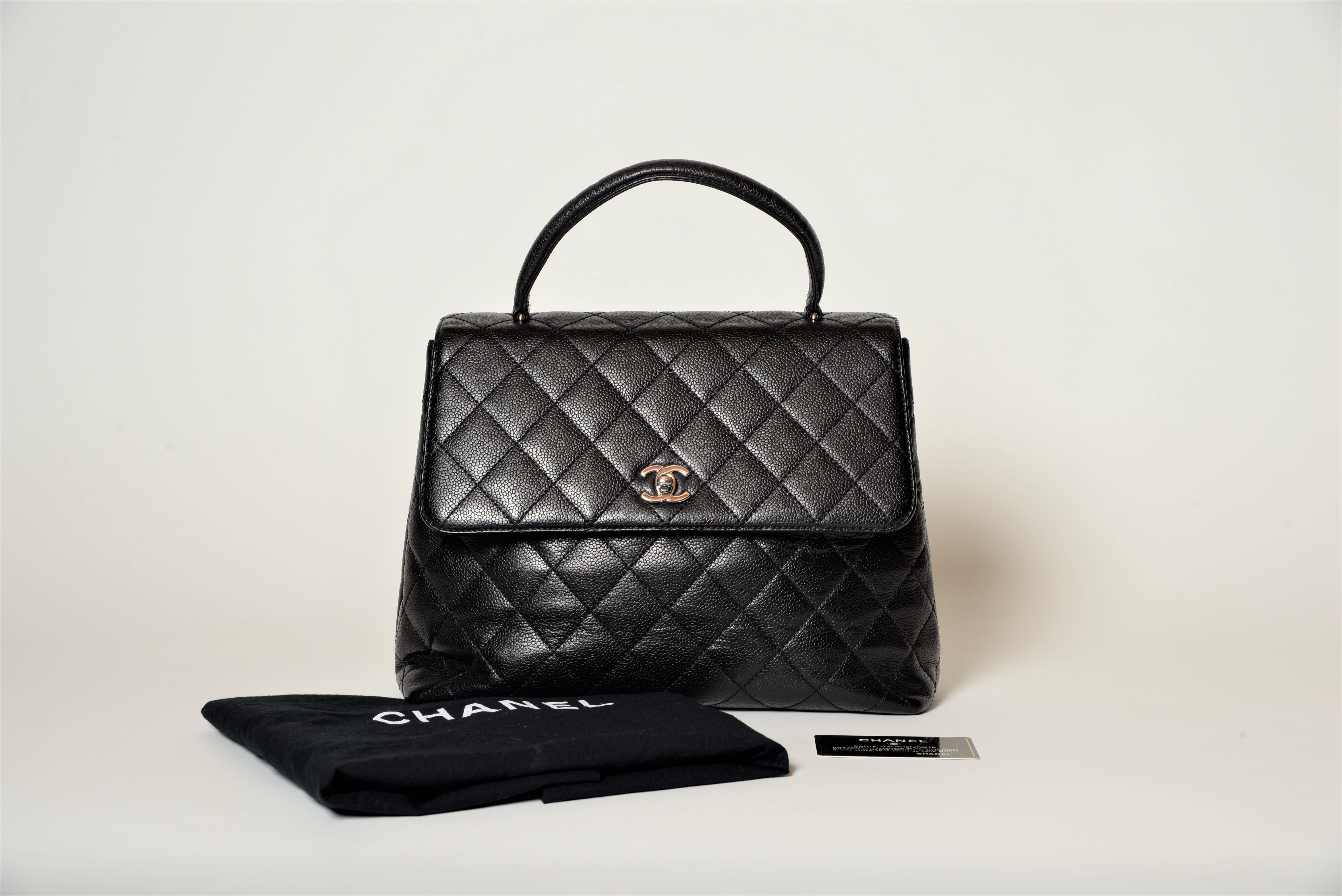 From the collection of SAVINETI we offer this Chanel Kelly Bag:
-	Brand: Chanel
-	Model: Kelly 
-	Year: 2000-2002
-	Code: 6374836
-	Condition: Good
-	Materials: Cavier Leather, Silver toned hardware 
-	Extras: Dustbag & Authenticity Card

We at