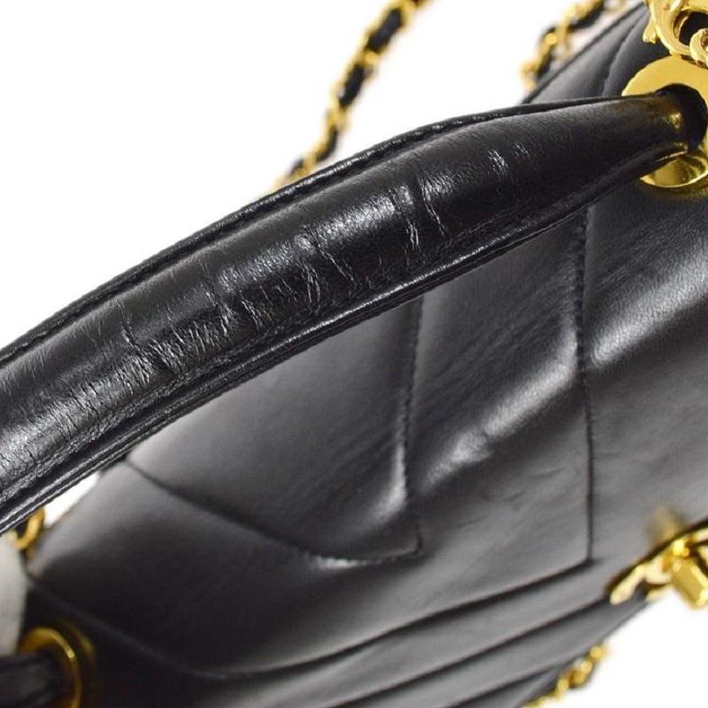 Condizioni d'epoca usate
Dalla collezione del 1997
Pelle di agnello
Hardware in tonalità oro
Fodera in pelle
Misura 10,25