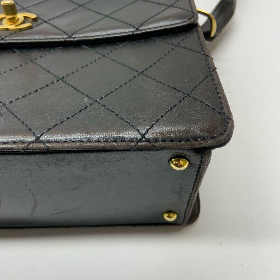 Chanel Bolso con solapa Kelly Piel negra Correa ajustable Herrajes dorados 24k en venta 9
