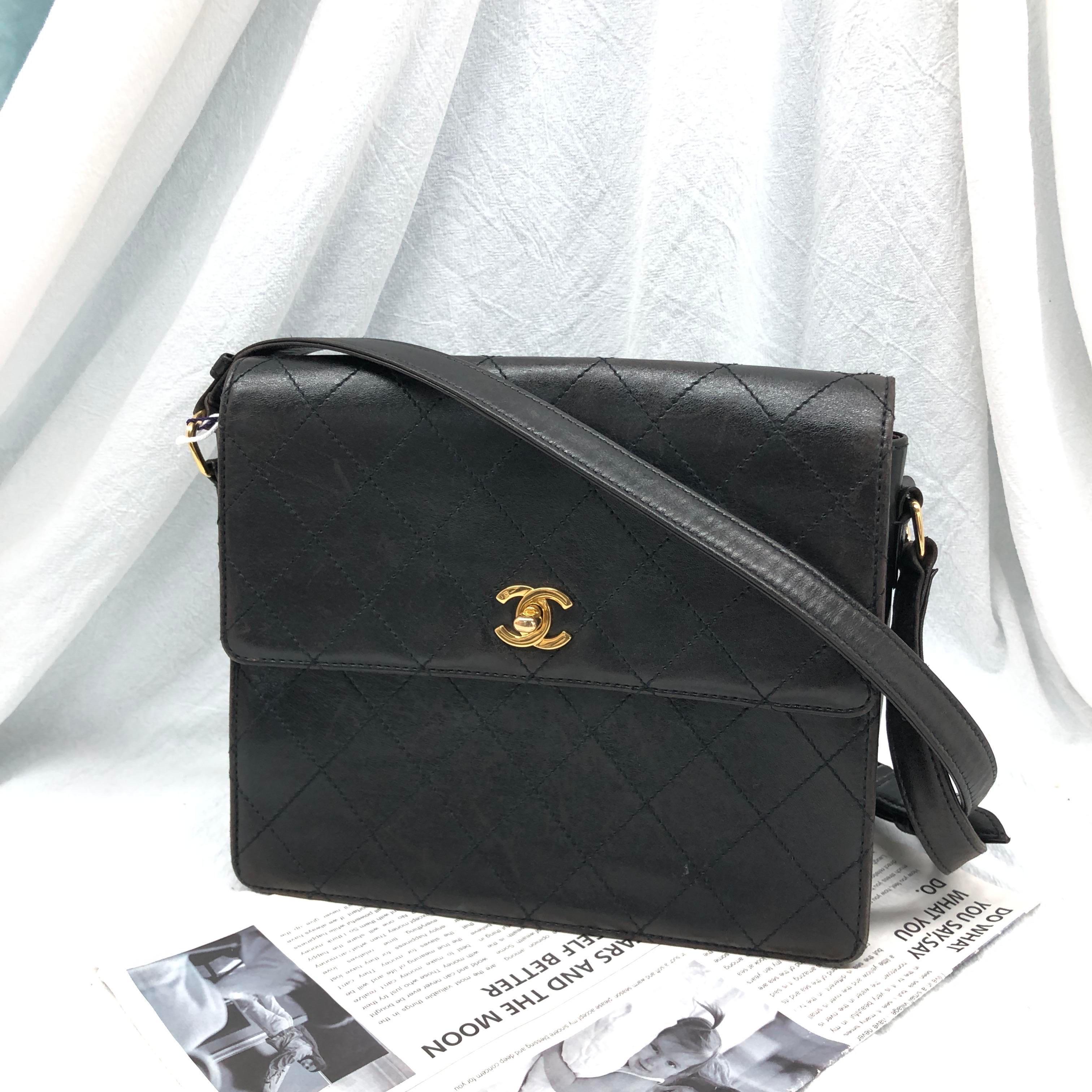 Chanel Bolso con solapa Kelly Piel negra Correa ajustable Herrajes dorados 24k en venta 13