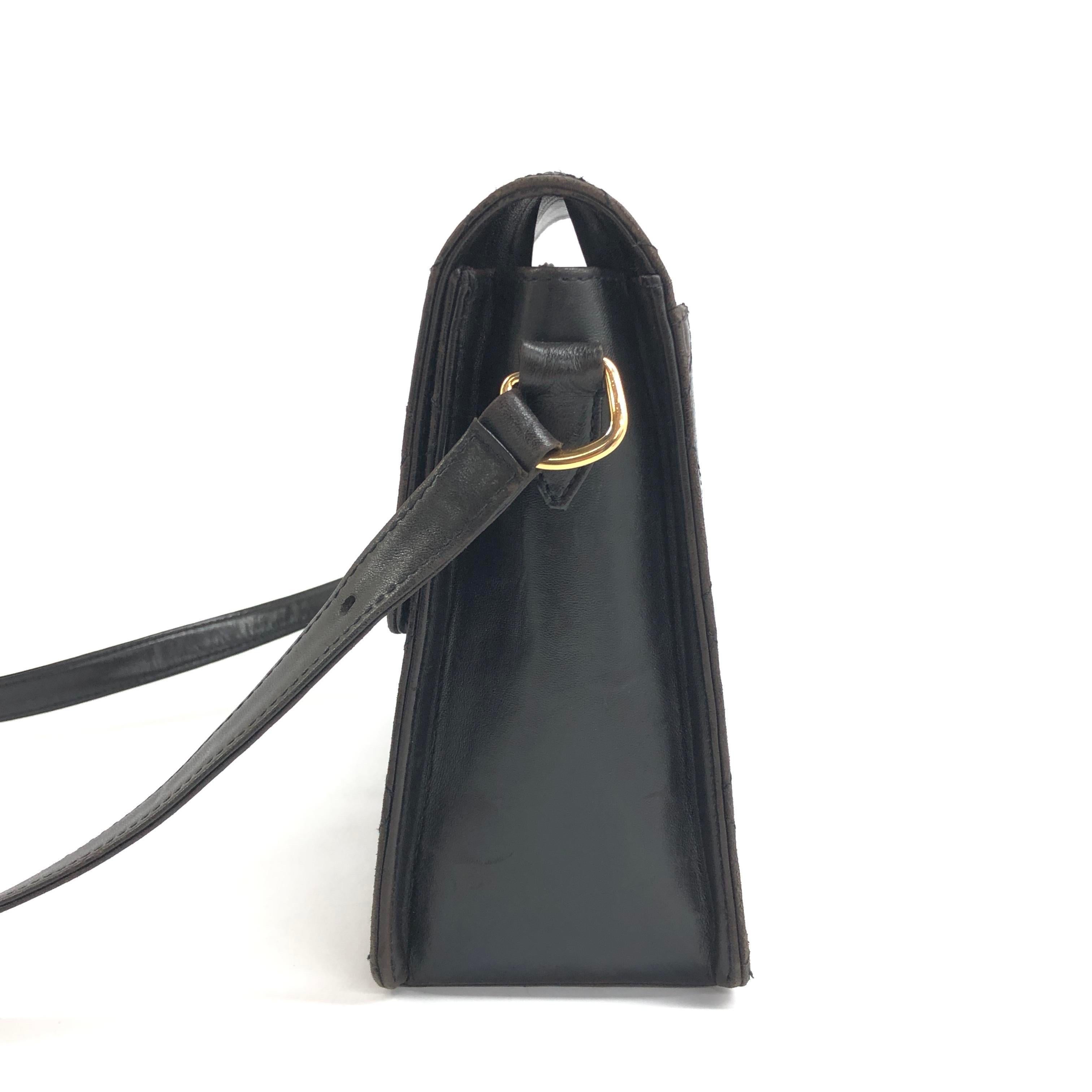 Chanel Bolso con solapa Kelly Piel negra Correa ajustable Herrajes dorados 24k Negro en venta