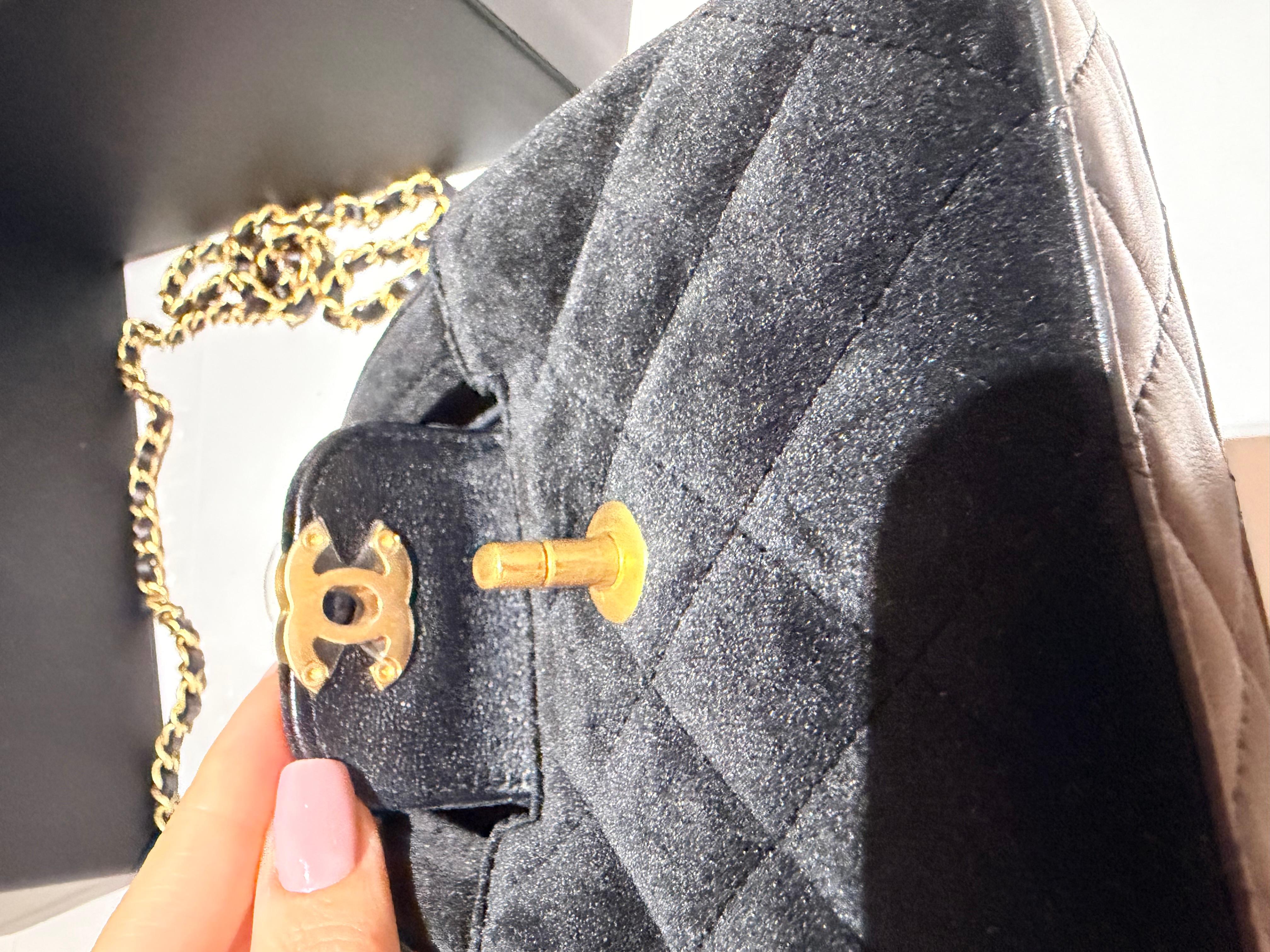 Chanel Kelly Mini Nano Tasche aus schwarzem Samt im Zustand „Neu“ im Angebot in London, England