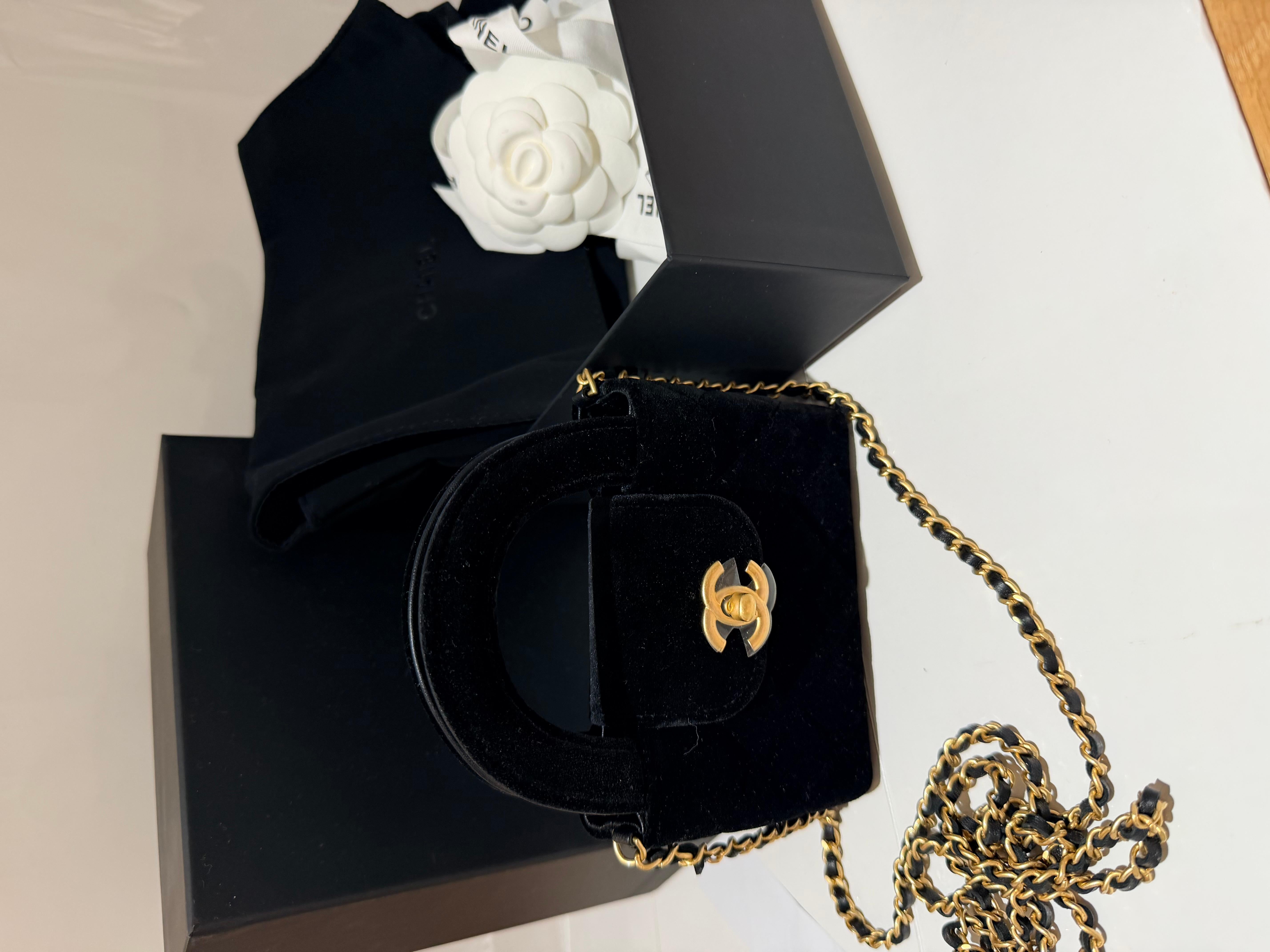 Chanel Kelly Mini Nano Tasche aus schwarzem Samt im Angebot 2
