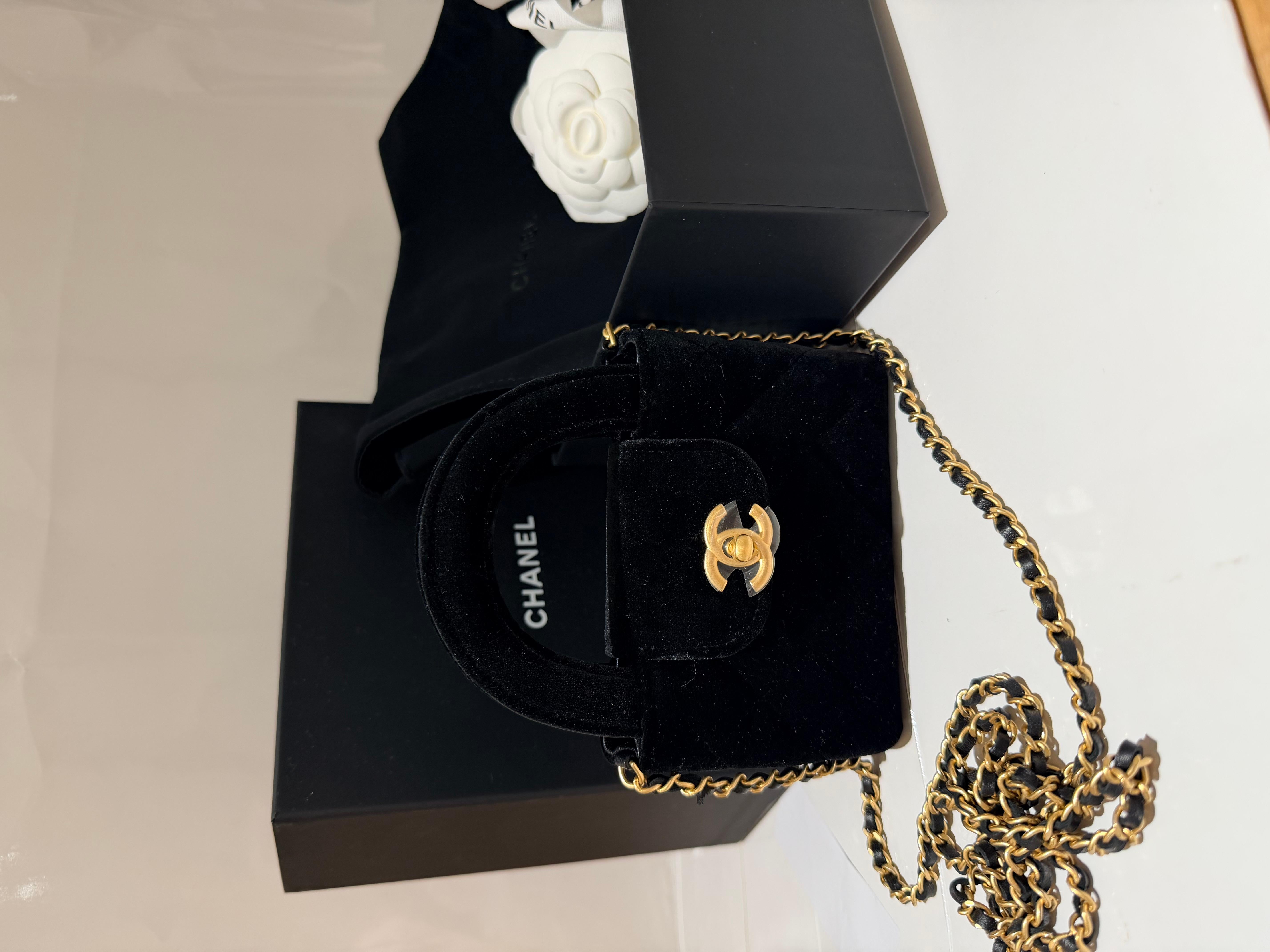 Chanel Kelly Mini Nano Tasche aus schwarzem Samt im Angebot 3