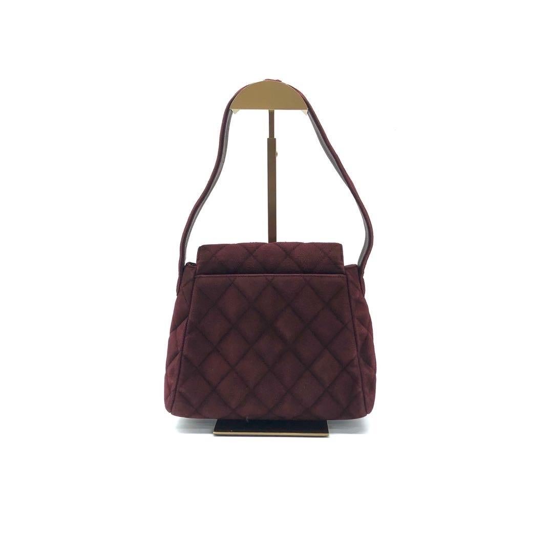 CONDITION: VERY GOOD 

This authentic vintage Chanel bag is in very good condition with some signs of use throughout. There are some scuffs around the corners, handles and flap. Scratches to the hardware. Light discolouration on the body of the