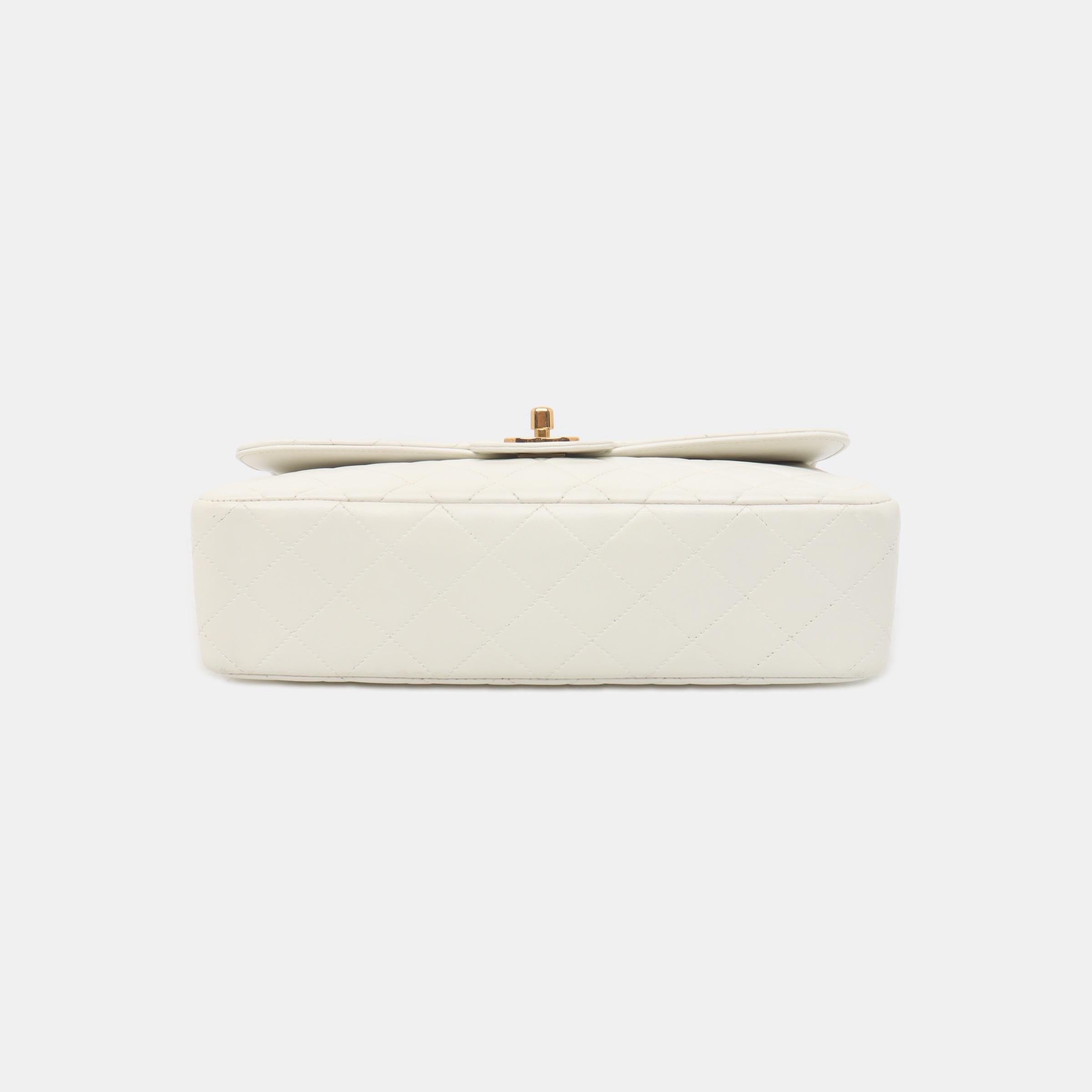 Chanel Kelly Parent Top Handle Flap Bag Medium White Lambskin Leather Gold Hardw In Good Condition For Sale In AUBERVILLIERS, FR