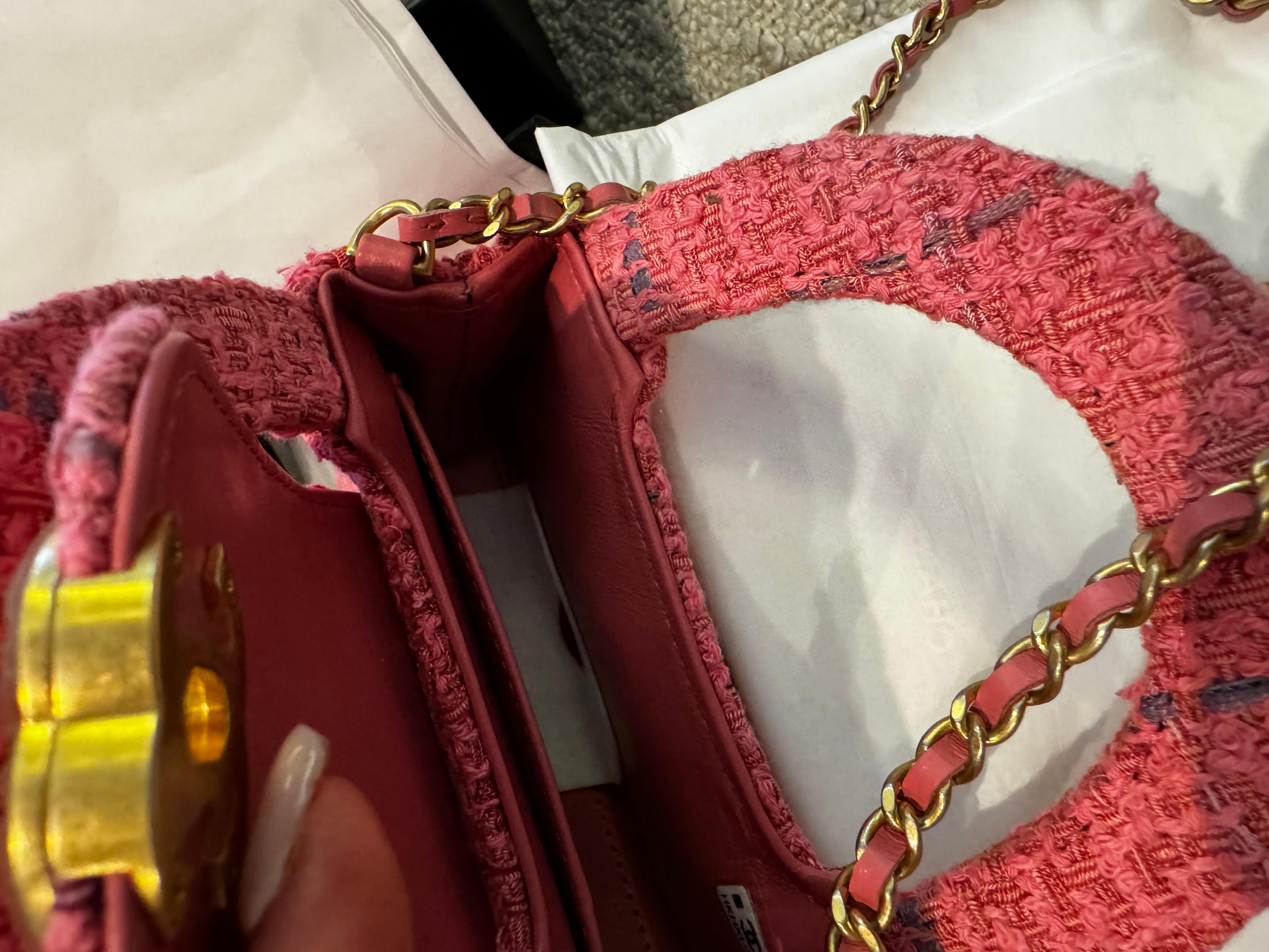 Mini sac Chanel kelly rose tweed en vente 2
