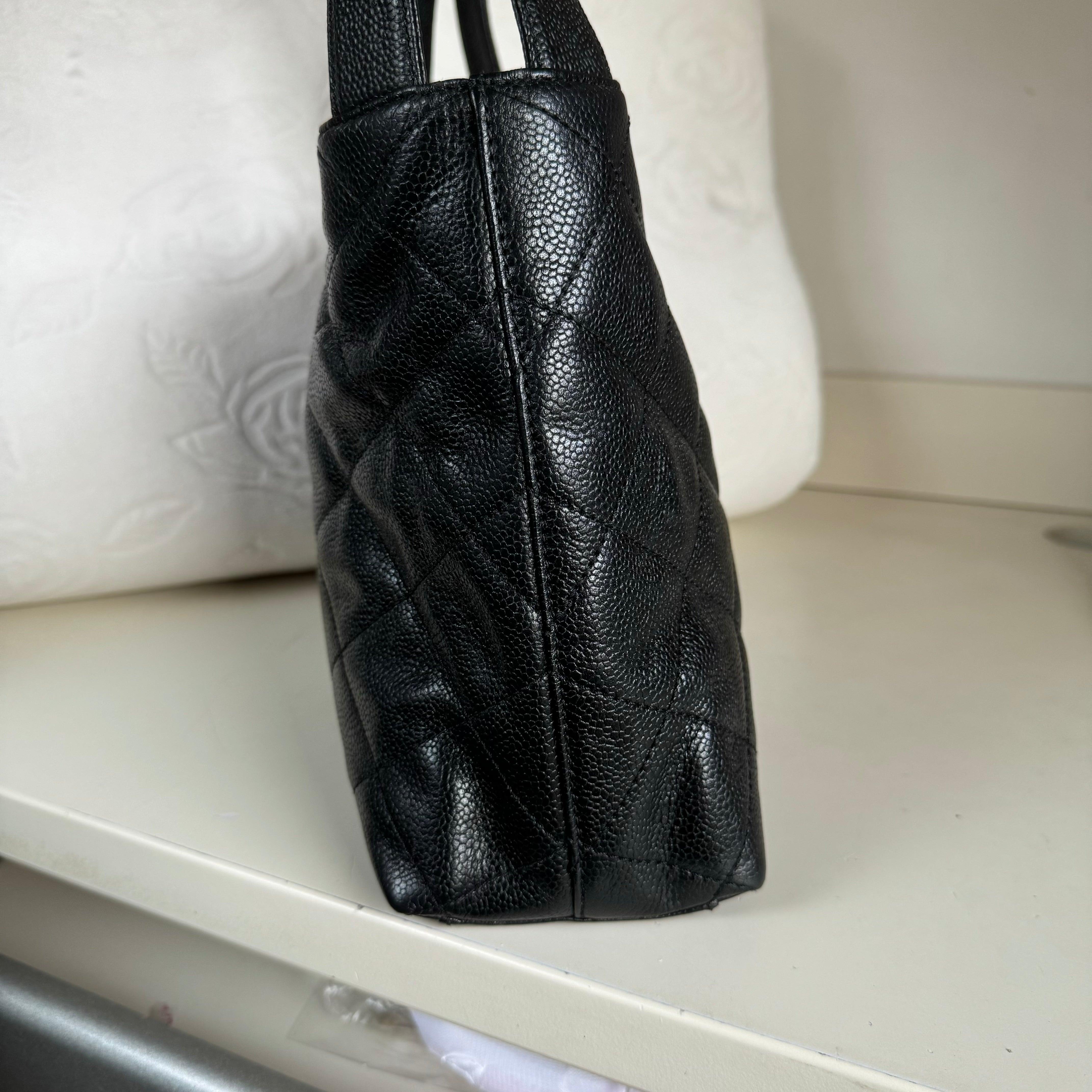 Chanel Kelly Top Handle Bag Black Caviar Leather, 2000-2002 In Excellent Condition In AUBERVILLIERS, FR