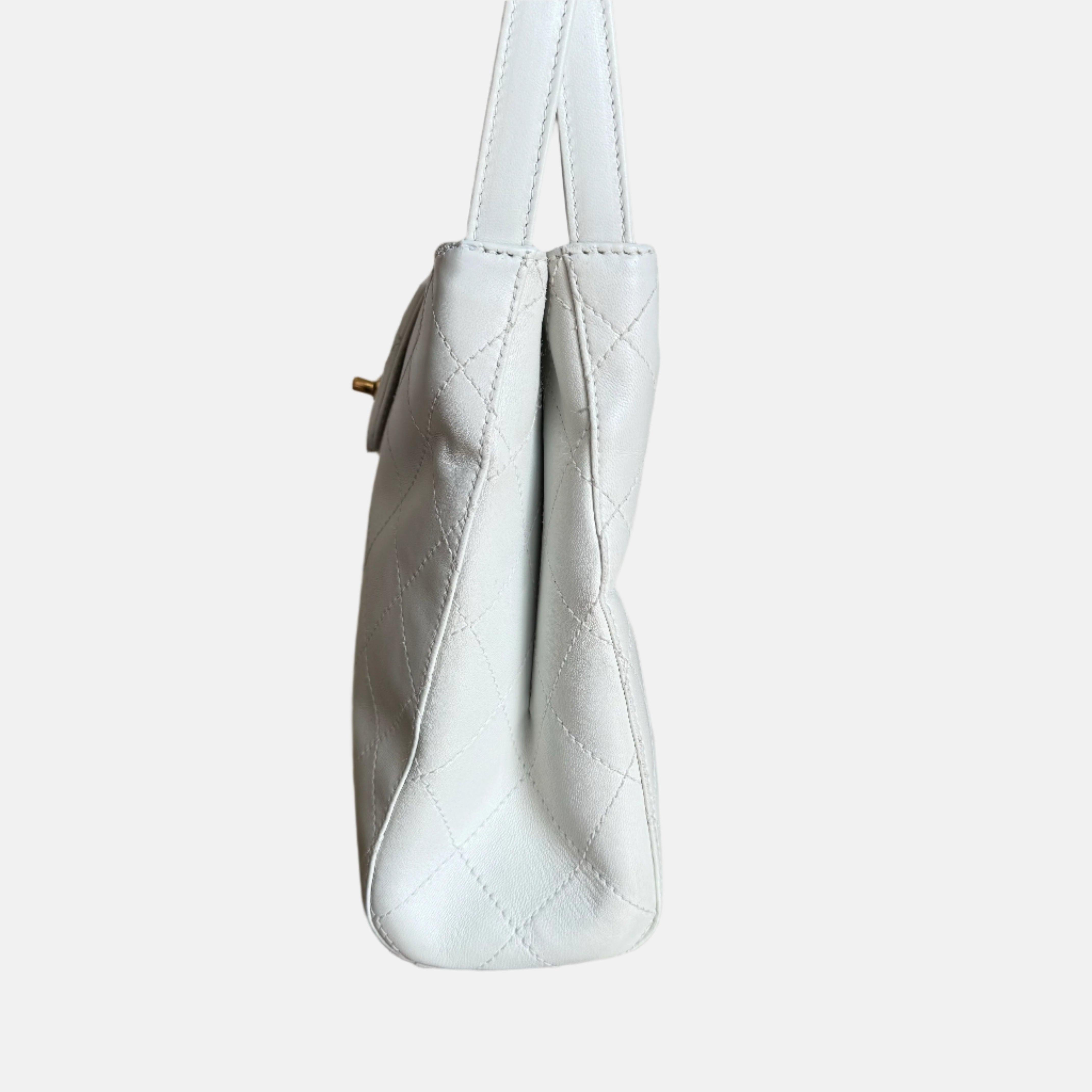 Chanel Kelly Top Handle Bag White Leather In Good Condition For Sale In AUBERVILLIERS, FR