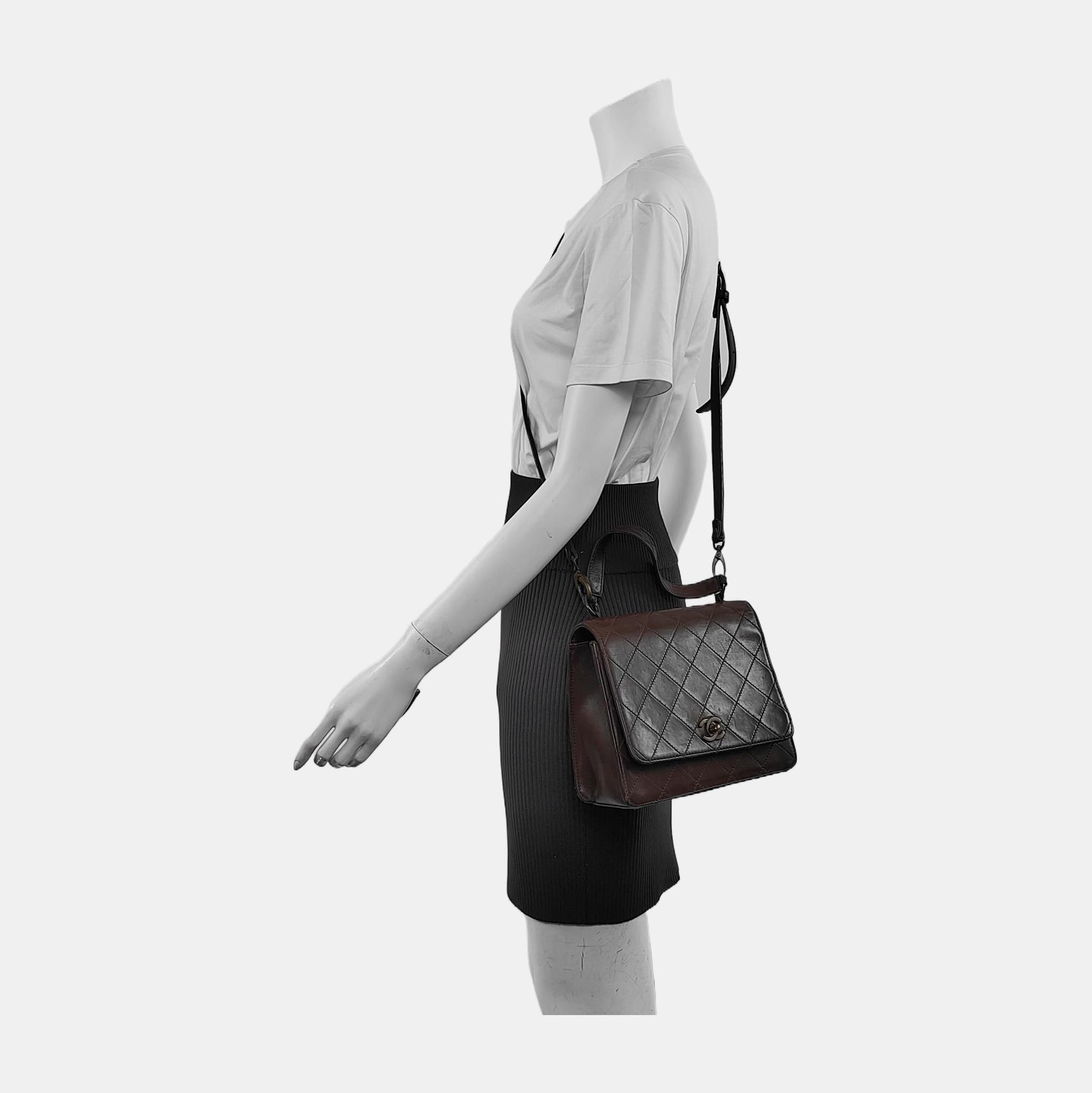 Chanel Kelly Vintage Brown Calfskin Leather Top Handle Bag
These are professional photos of the actual bag offered by Luxbags.
Condition: GOOD.
Overall moderate signs of use. Moderate scratches on leather and hardware. Light stains on the inside and