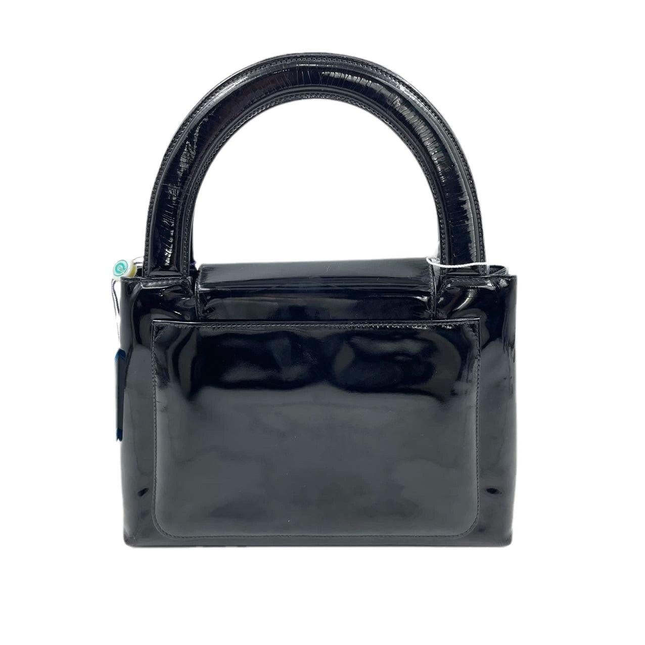 Chanel Kelly Vintage Top Handle Black Patent Leather w/Gold Hardware Medium Size In Good Condition In AUBERVILLIERS, FR