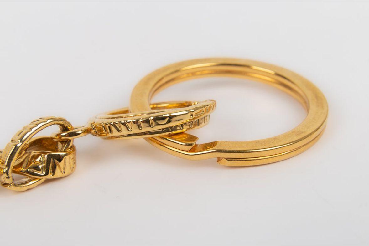 Porte-clés Chanel en métal doré et cabochons de pâte de verre Excellent état - En vente à SAINT-OUEN-SUR-SEINE, FR