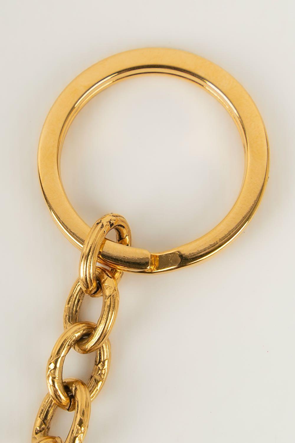 Chanel - Porte-clés en métal doré Unisexe en vente