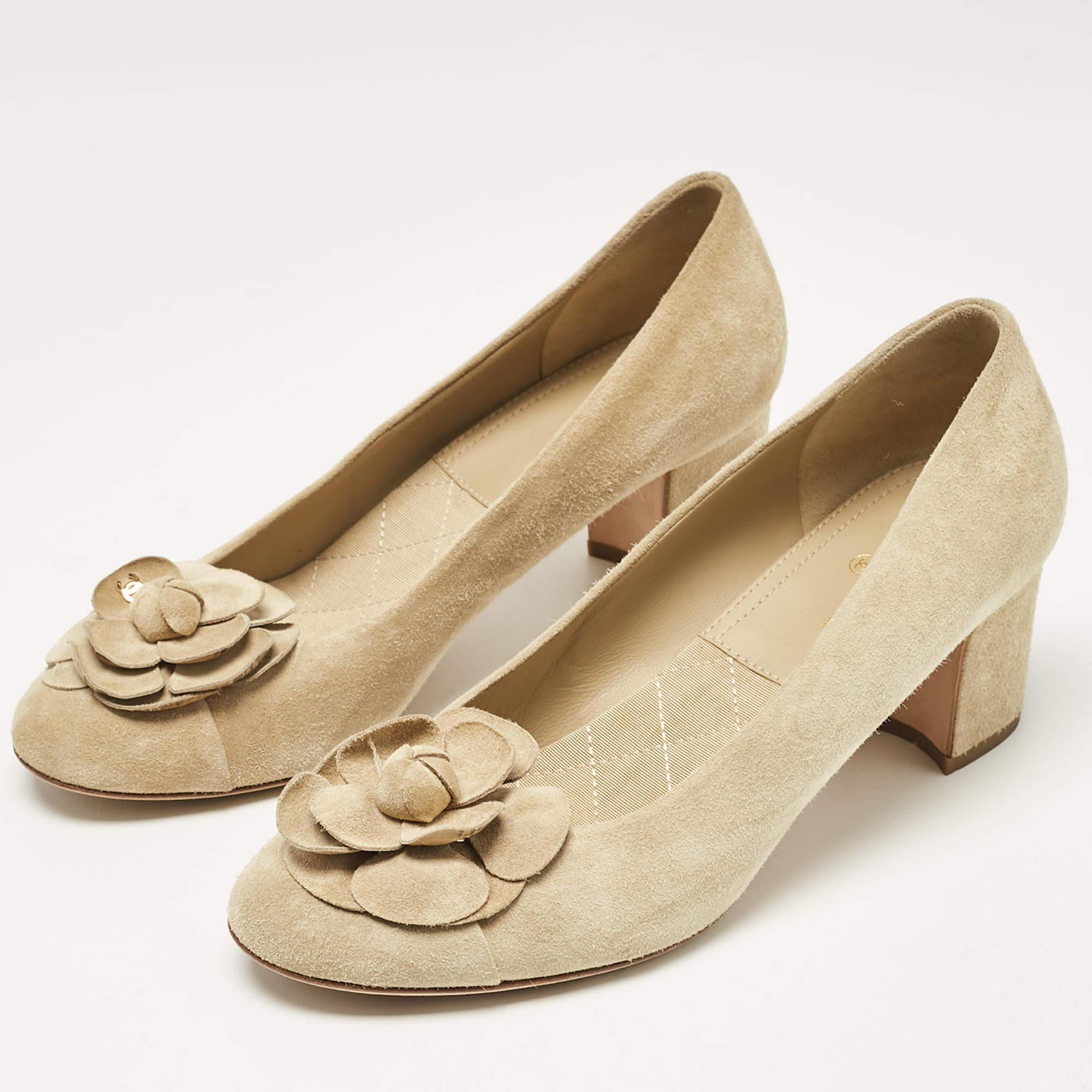 A common sight in the closets of fashionistas is a pair of Chanel ballet flats. They are perfect to wear on busy days and just stylish enough to assist ones style. These are crafted from suede and feature the iconic Camellia motif on the vamps.