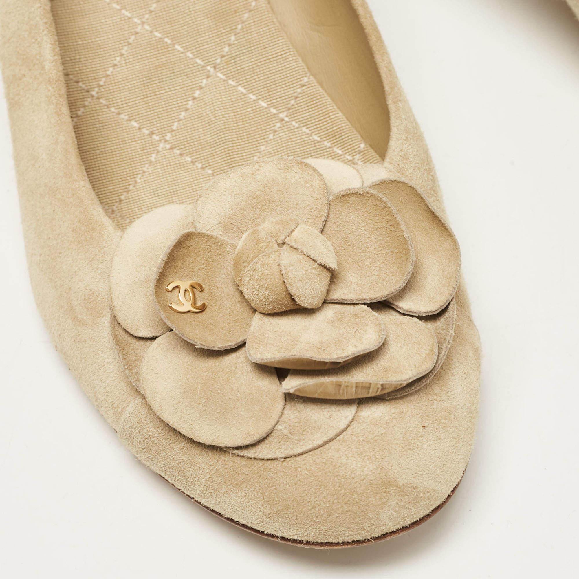 Chanel Khaki Beige Suede Camellia Cap Toe Block Heel Pumps Size 39 3