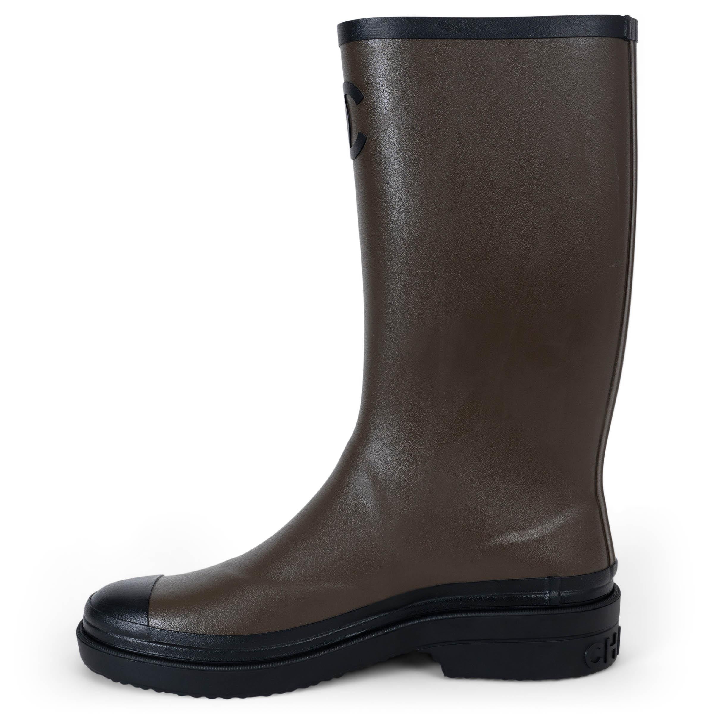 Black CHANEL khaki & black rubber 24A MACHESTER RAIN Boots Shoes 39 For Sale