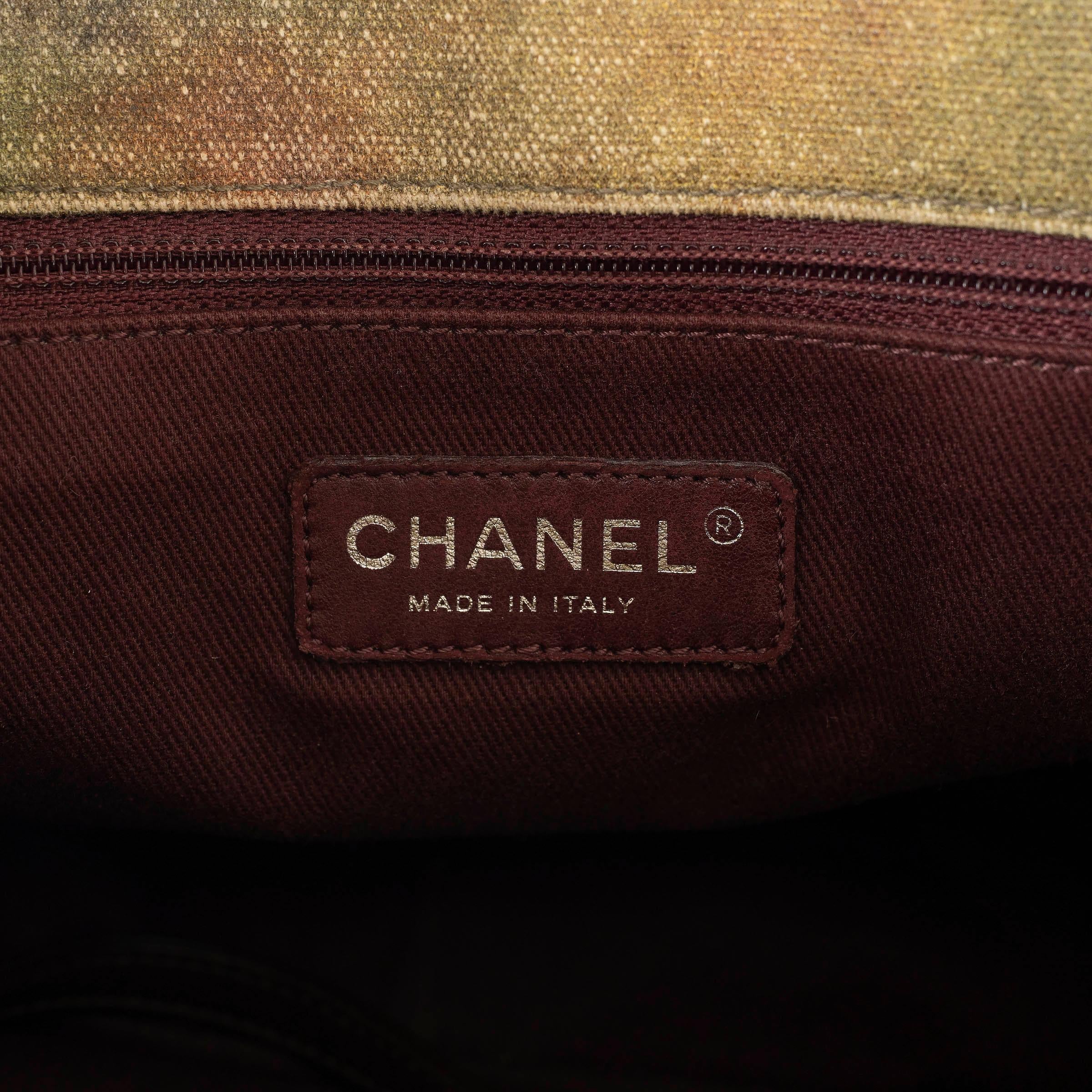 CHANEL khaki green canvas 15S ON THE PAVEMENTS SMALL GRAFFITI Messenger Bag 5