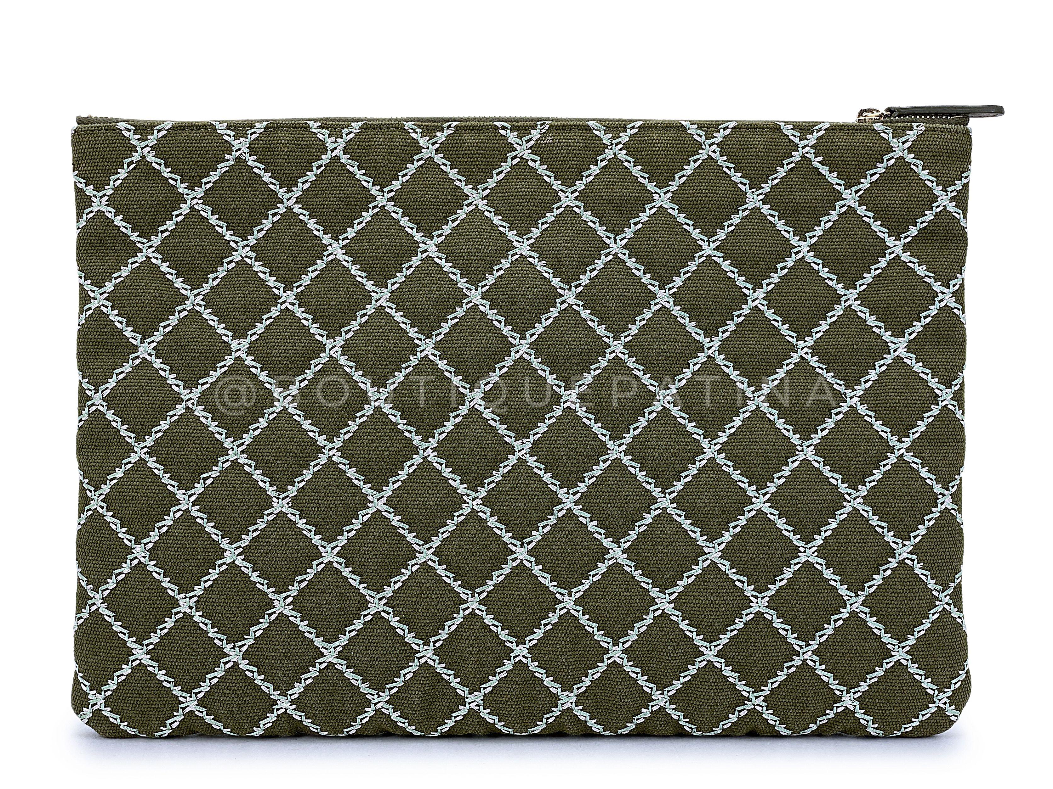 Store item: 67899
A delightful o case / large zip clutch in a green khaki canvas with white contrast stitching is this Chanel Khaki Green Contrast Stitch CC Large O Case Clutch Bag. 

With a fluffy fringe large center CC logo. 

In Green canvas and