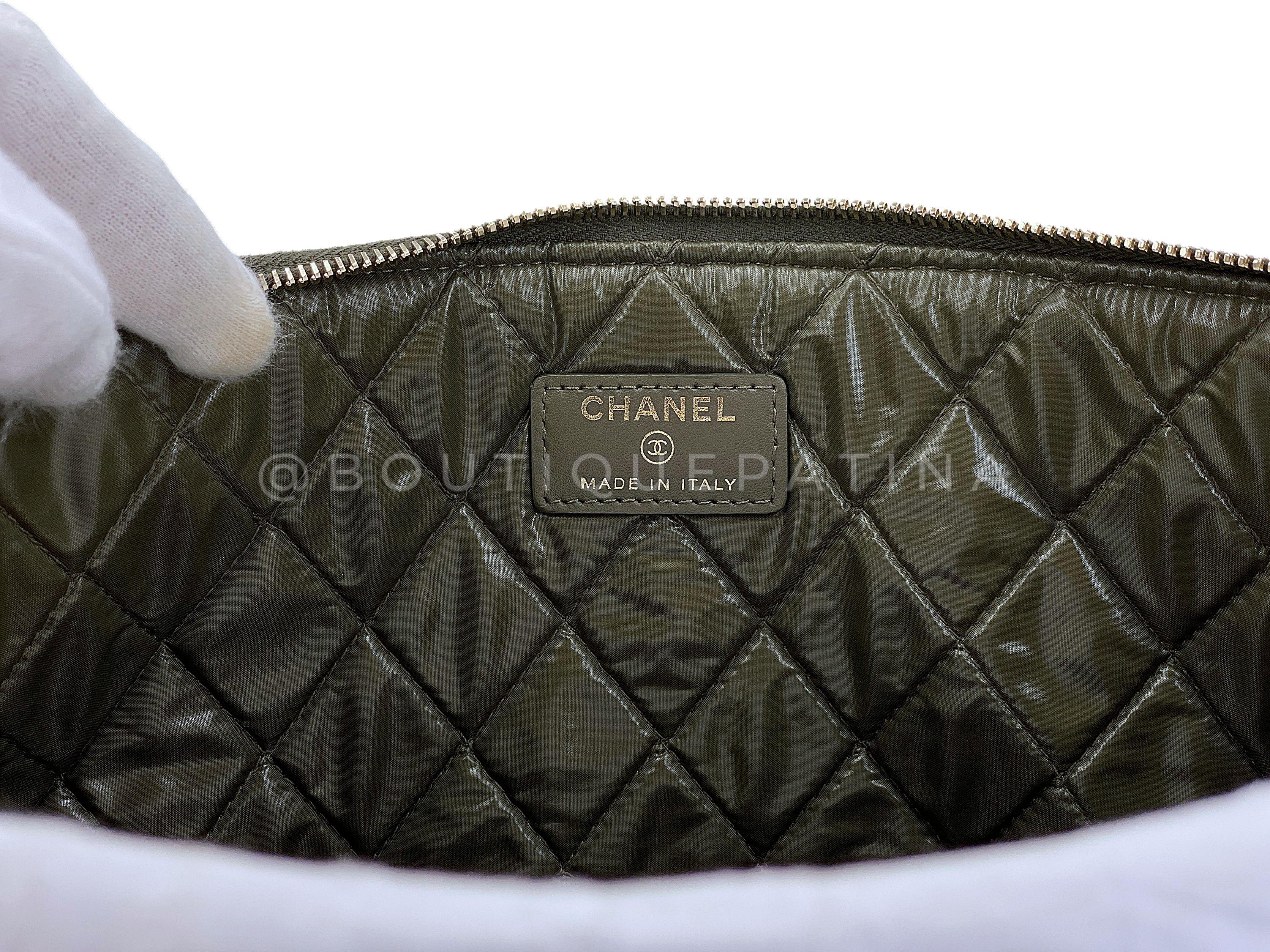 Chanel Khaki Green Contrast Stitch CC Large O Case Clutch Bag 67899 For Sale 2
