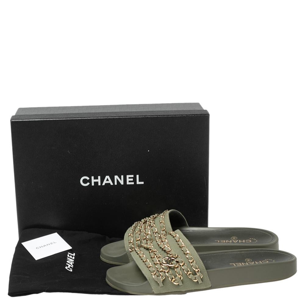 Women's Chanel Khaki Green Fabric Tropiconic Chain Detail Flat Slide Sandals Size 41