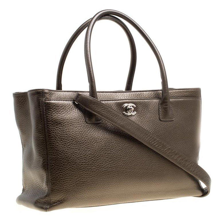 Chanel Khaki Leather Large Cerf Executive Tote For Sale at 1stDibs