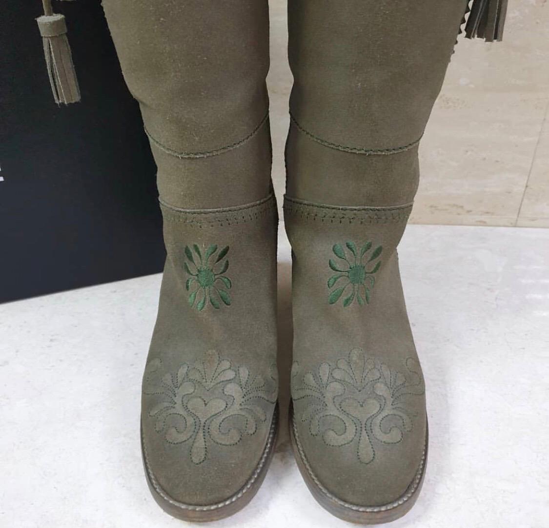 Chanel Khaki Paris Salzburg Boots In Good Condition In Krakow, PL