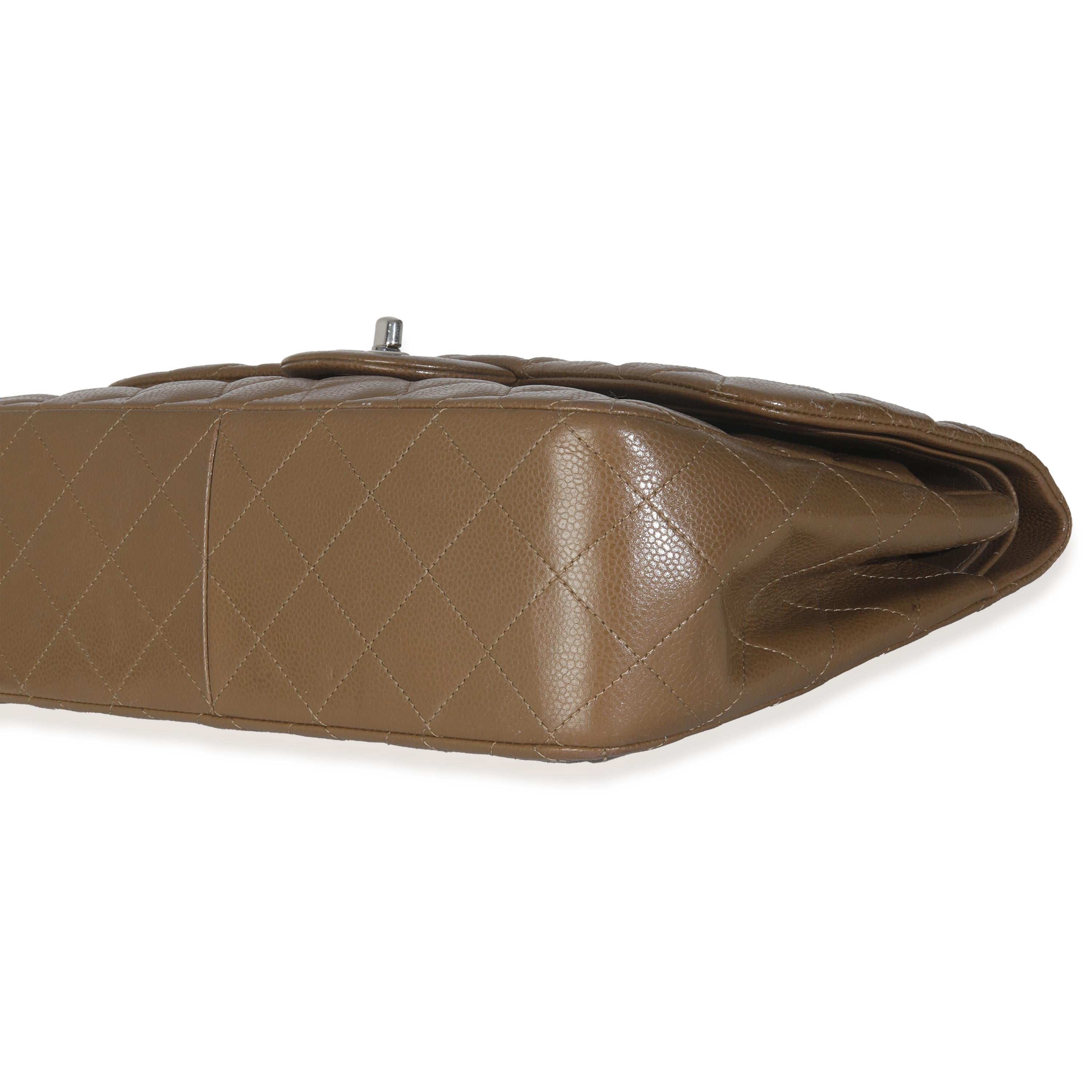 Chanel Khaki gesteppte Kaviar Jumbo Tasche mit doppelter Klappe für Damen oder Herren im Angebot