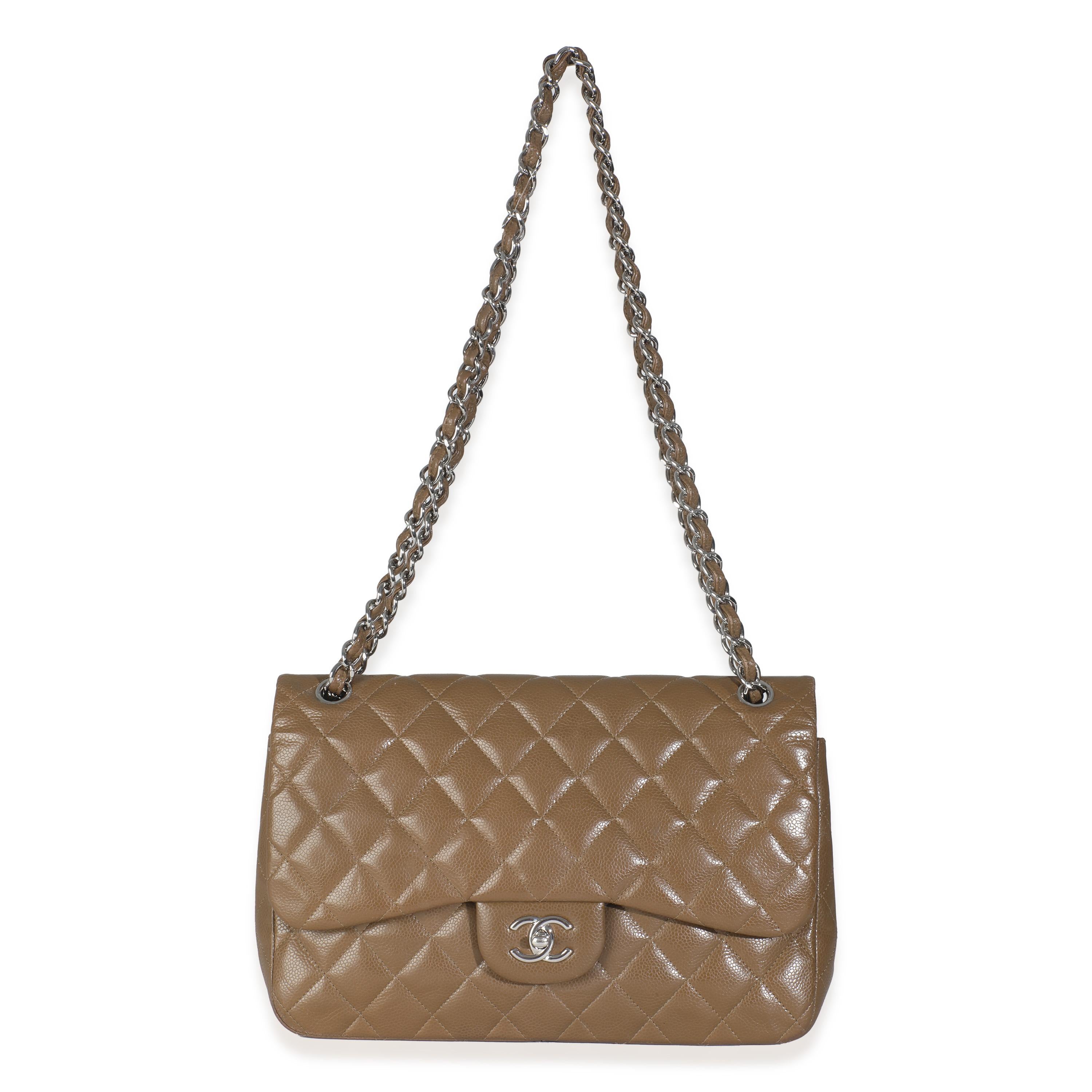 Chanel Khaki gesteppte Kaviar Jumbo Tasche mit doppelter Klappe im Angebot 1