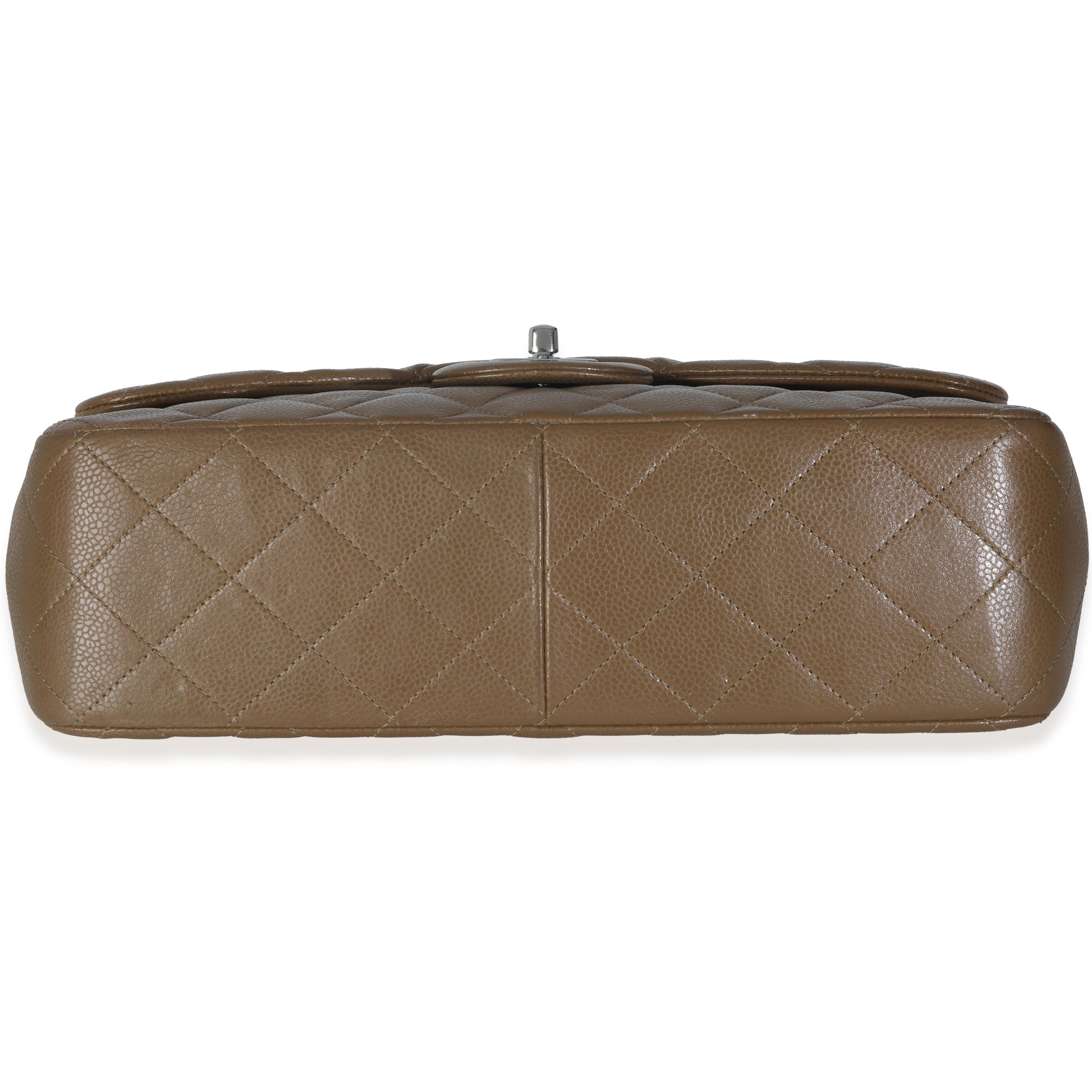 Chanel Khaki gesteppte Kaviar Jumbo Tasche mit doppelter Klappe im Angebot 3