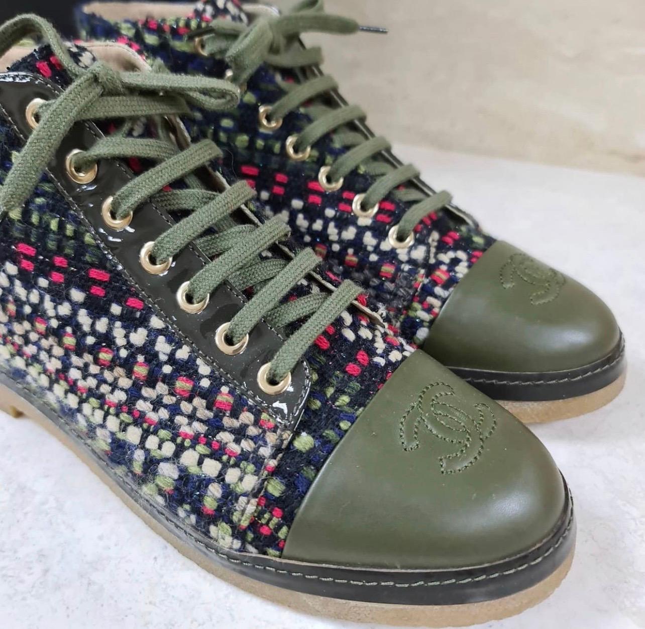 CHANEL Khaki Tweed Lace Up Boots In Good Condition In Krakow, PL