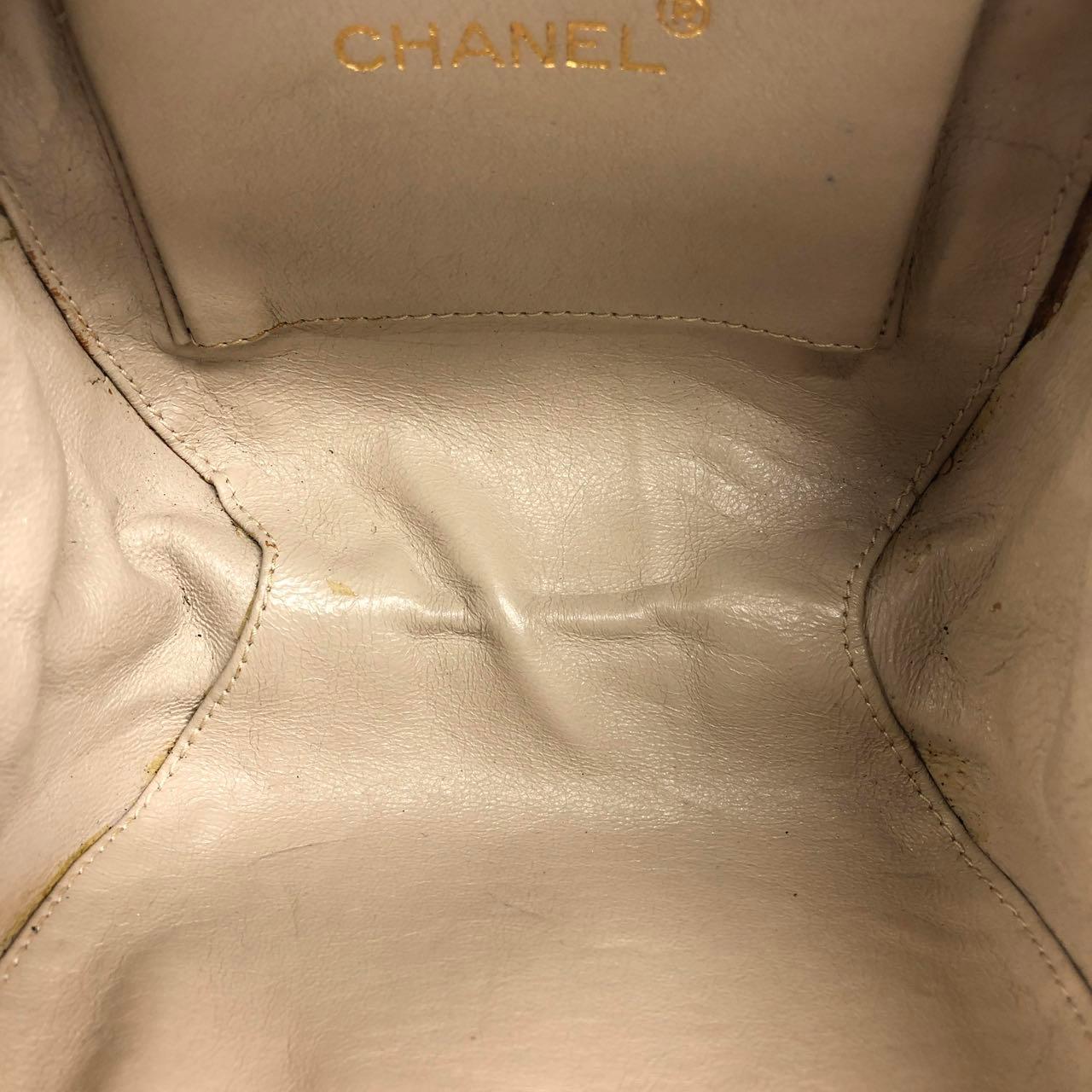 Chanel Kiss Lock Clasp Bag Super Mini Gold Lammfell Leder Crossbody Bag im Angebot 8
