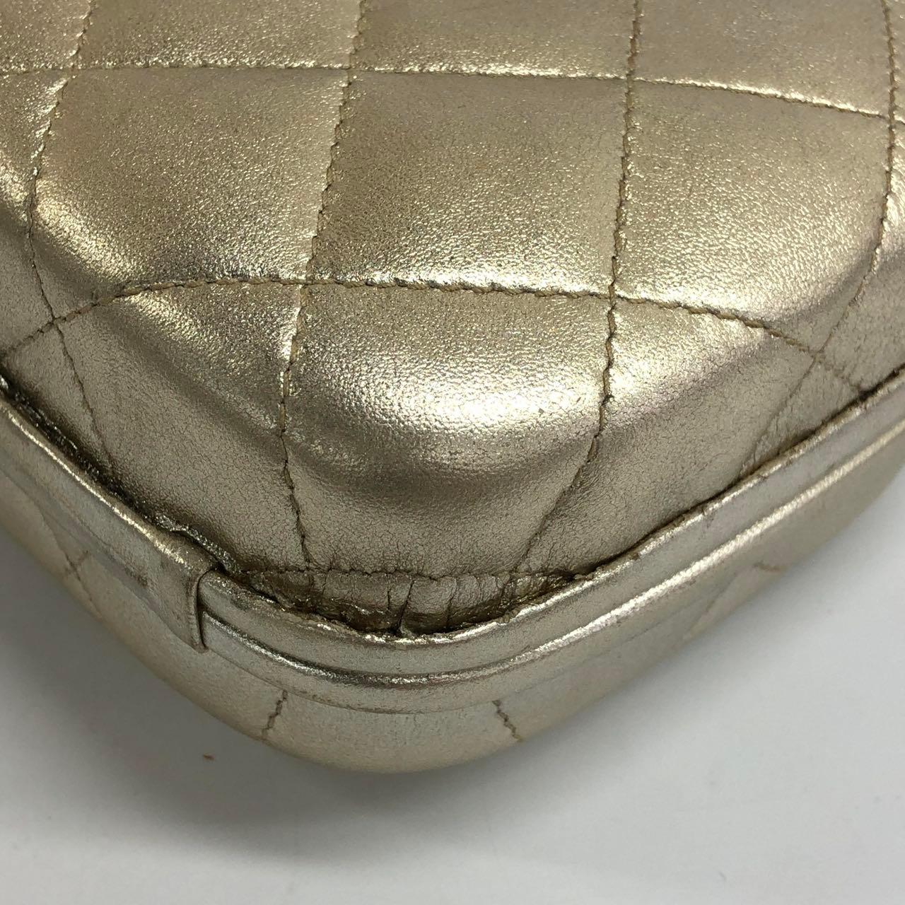 Chanel Kiss Lock Clasp Bag Super Mini Gold Lammfell Leder Crossbody Bag im Angebot 5
