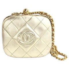 Chanel Kiss Lock Clasp Bag Super Mini Gold Lammfell Leder Crossbody Bag