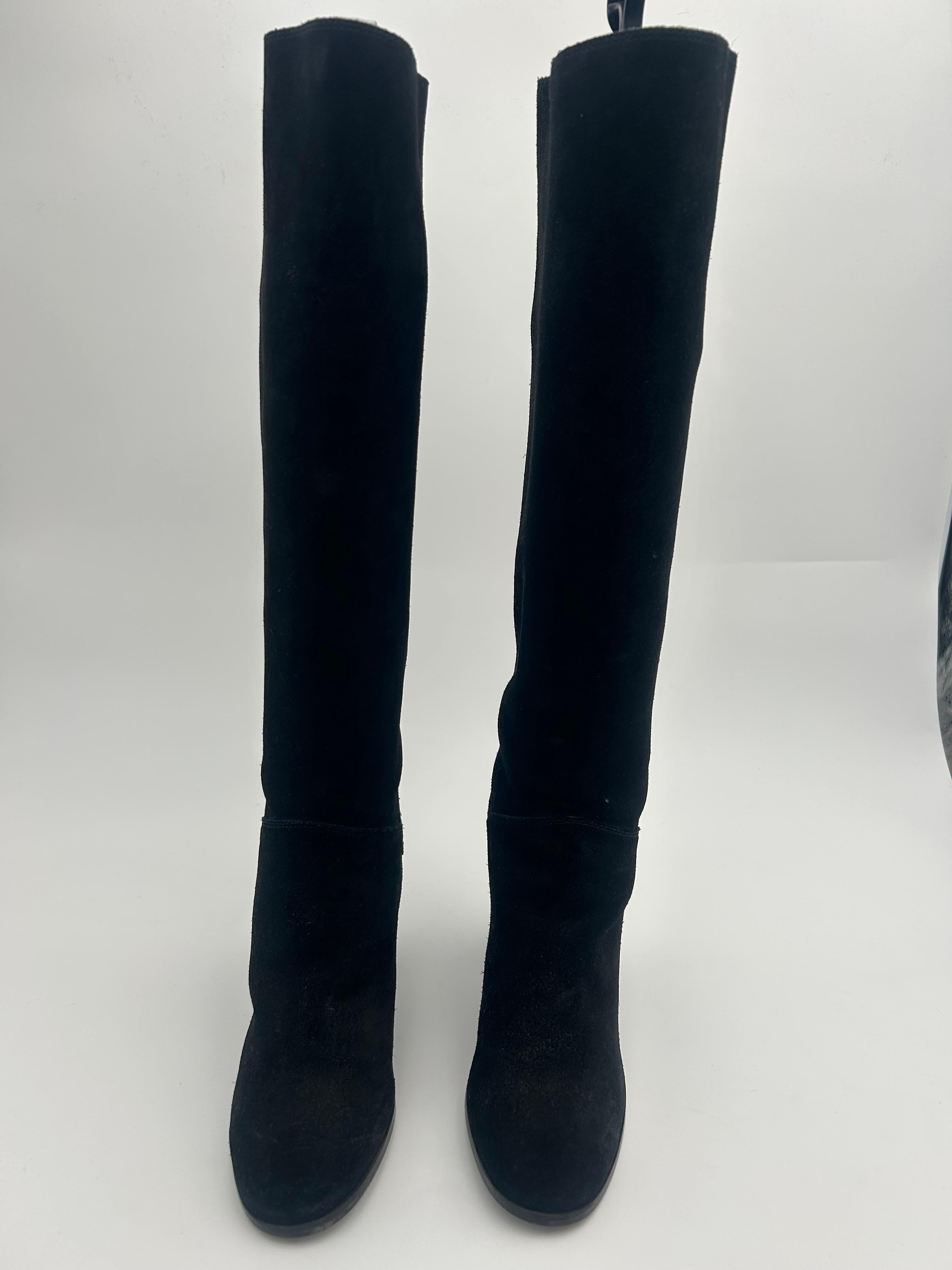 Chanel Knee High Black Suede Boots (Schwarz) im Angebot