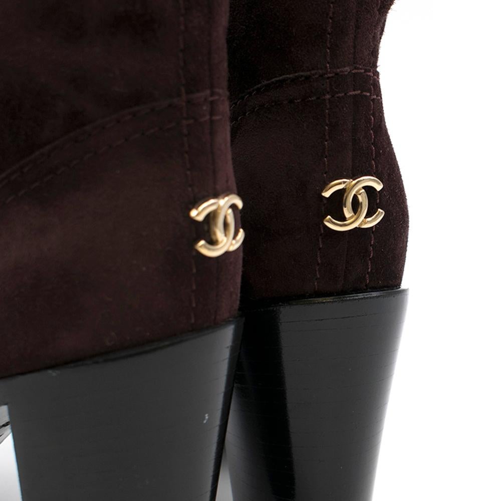 Chanel Knee-High Suede Heeled Cap-Toe Boots SIZE 38.5 In Excellent Condition In London, GB