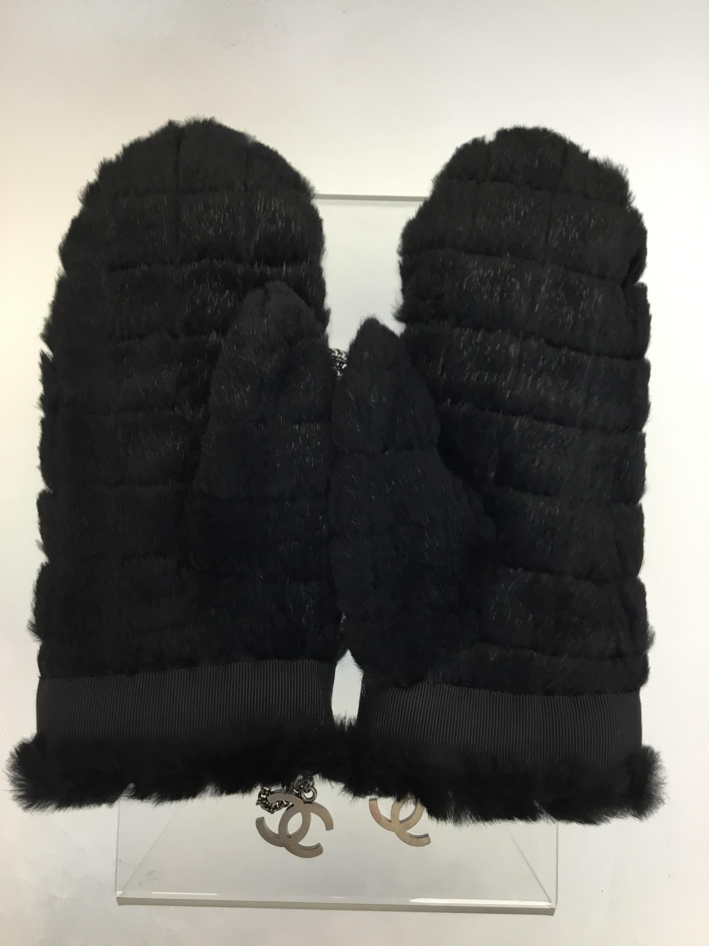 Chanel Knit Rabbit Fur Mittens with Chain In Excellent Condition In Narberth, PA
