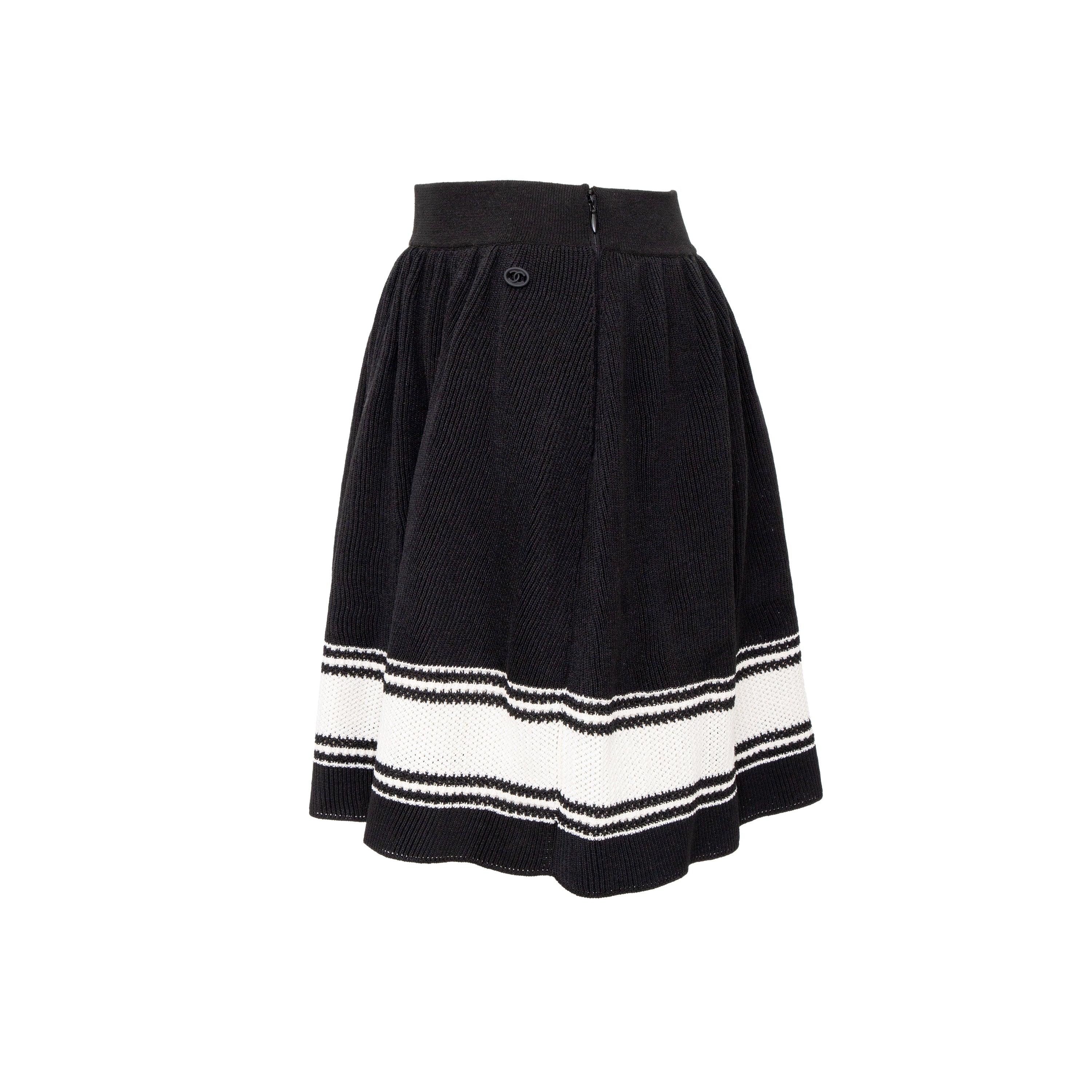 Effortlessly chic, the Chanel Knit Skirt is crafted from a luxurious silk and polyester blend. The white stripe pattern on the hem adds a contrasting touch, while the gathering at the waist creates a flattering silhouette. Finished with a matted CC
