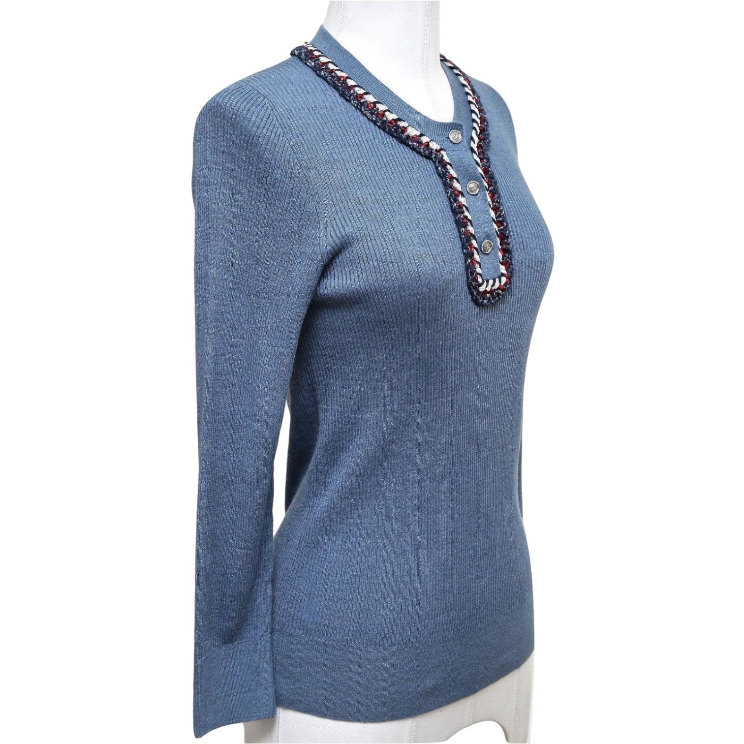 GUARANTEED AUTHENTIC CHANEL 13C CLASSIC HENLEY STYLE KNIT

Design:
- Long sleeve henley style ribbed knit in a rich blue.
- Red, white and blue fringe detail.
- 3 silver-tone hardware CC logo buttons.
- Beautiful!

Size: 40

Material: 78% Linen, 22%