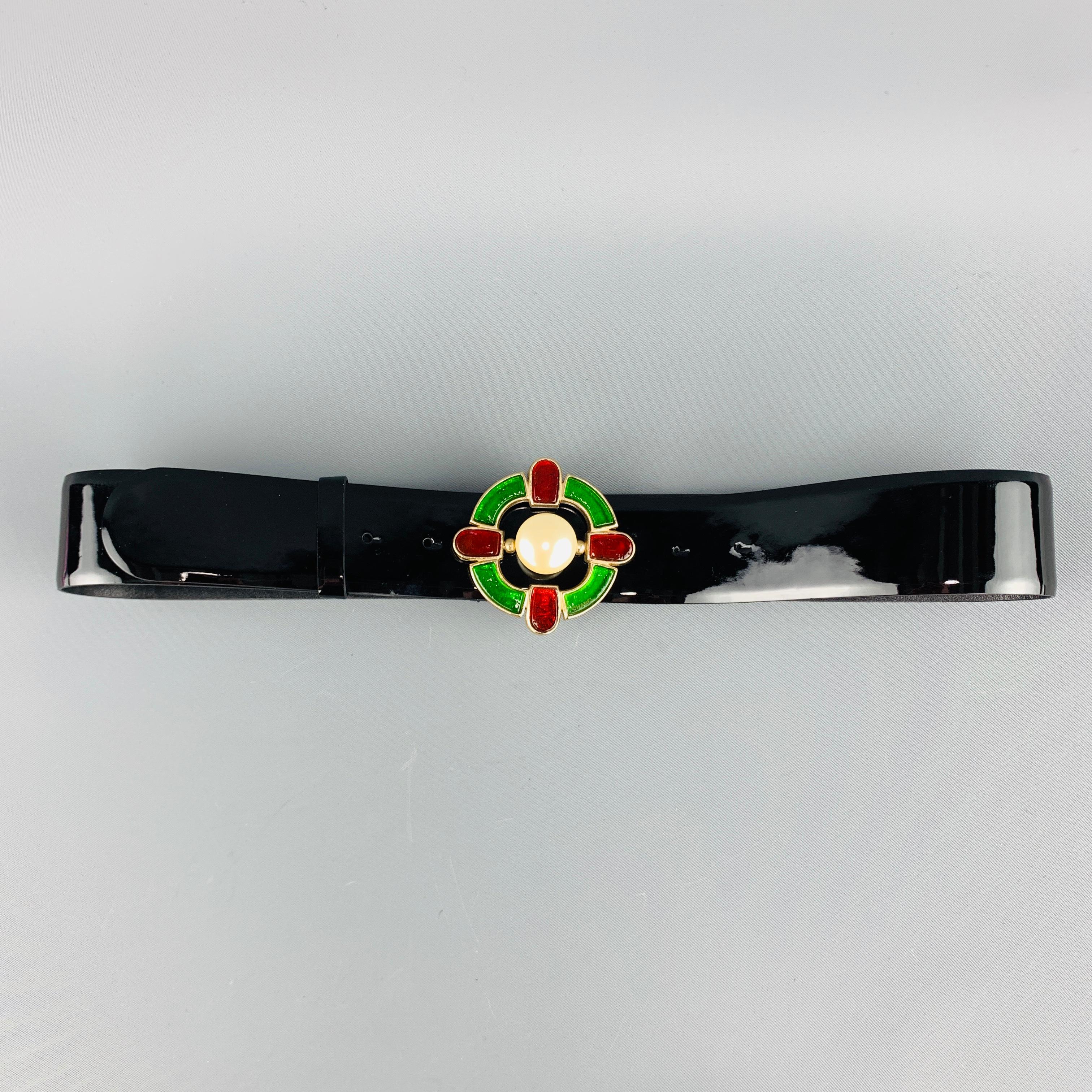 CHANEL L Black Patent Leather Gripoix Faux Pearl Red & Green Celtic Cross Belt In Excellent Condition In San Francisco, CA