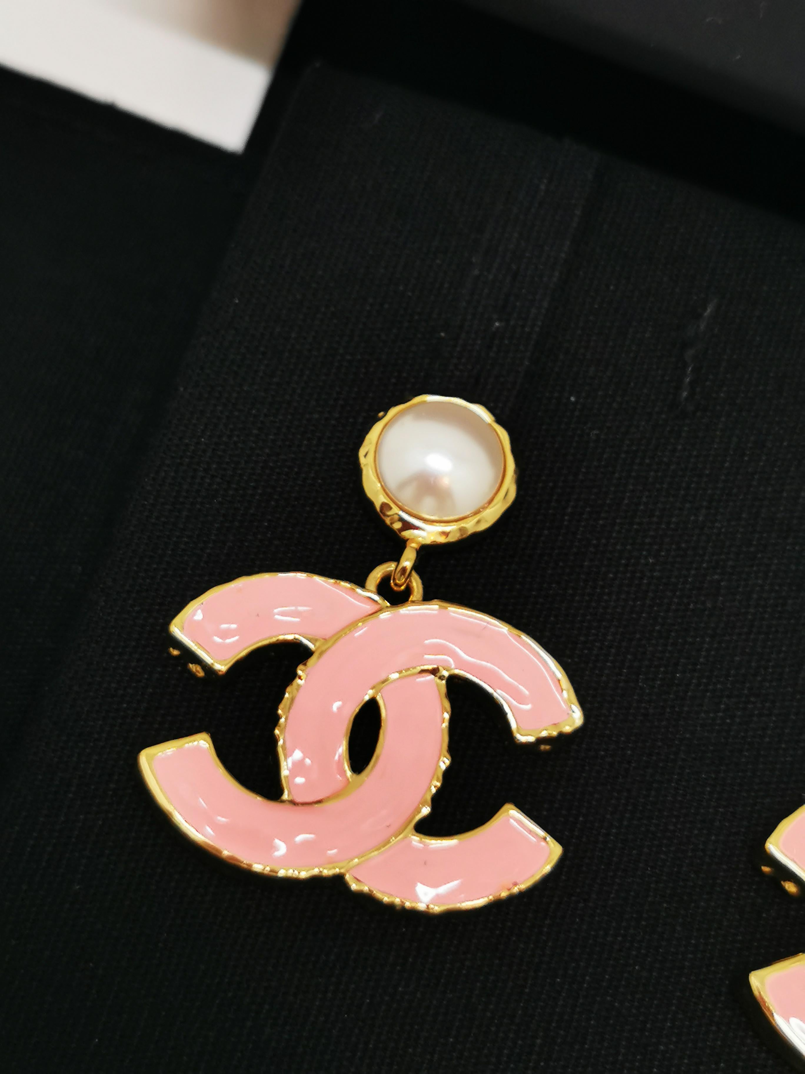 Chanel L23 Pink Enamel Large CC Pearl Earrings In Excellent Condition In PUTNEY, NSW