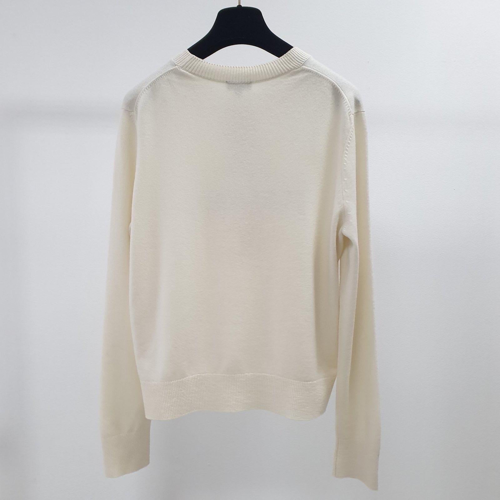 2019 Chanel La Pausa 100% Kaschmir Pullover, hat gute Stretch. 
Größe 40  
Ausgezeichneter Zustand
Aufhänger ist nicht enthalten